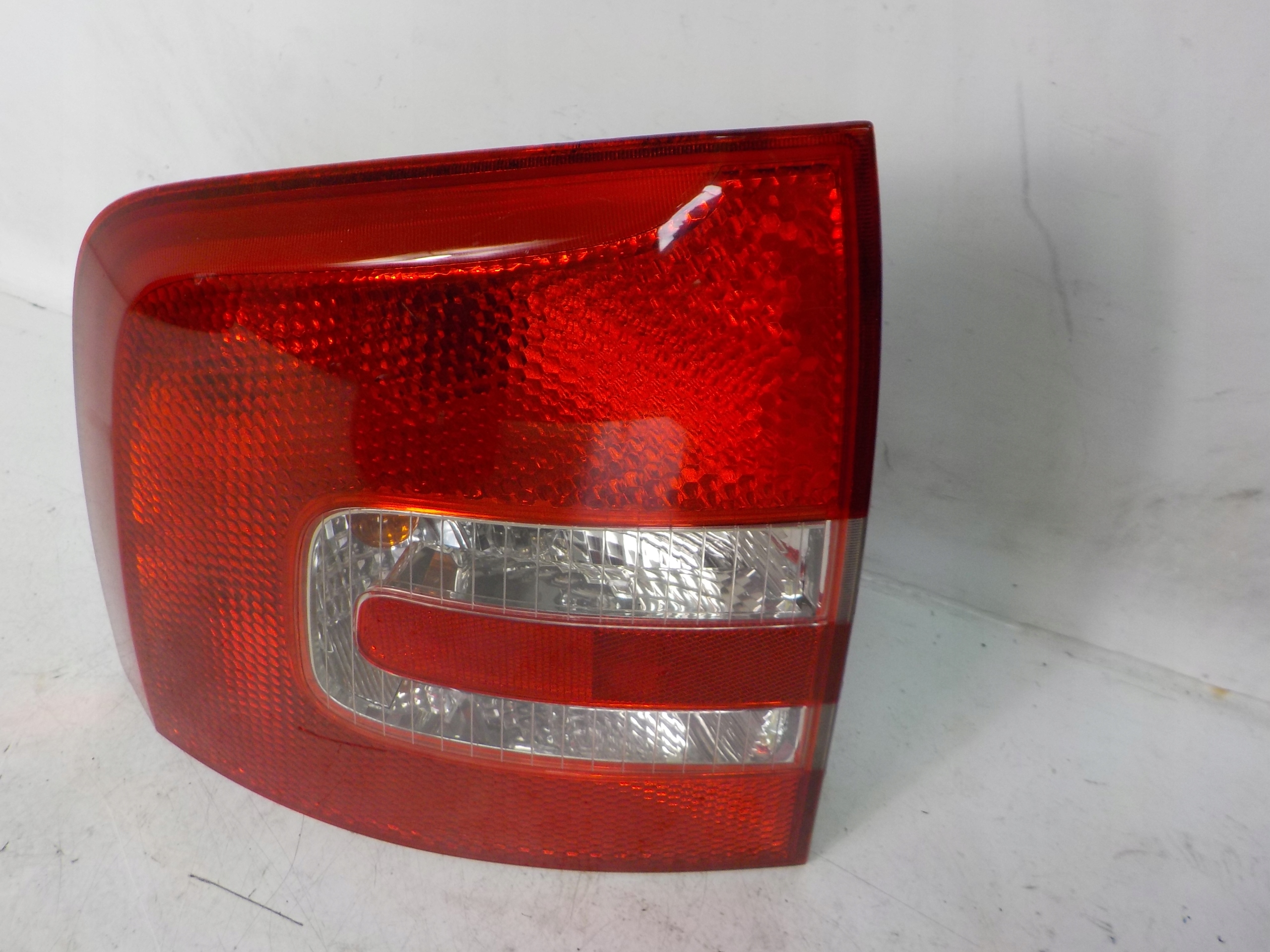 SKODA OCTAVIA II KOMBI light left rear left rear part 4B0091945D