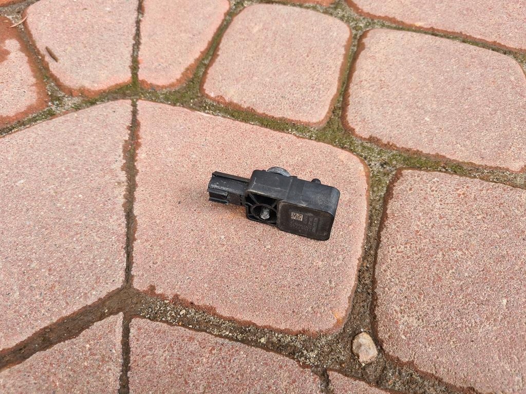 Датчик удару Opel Insignia b 13587740