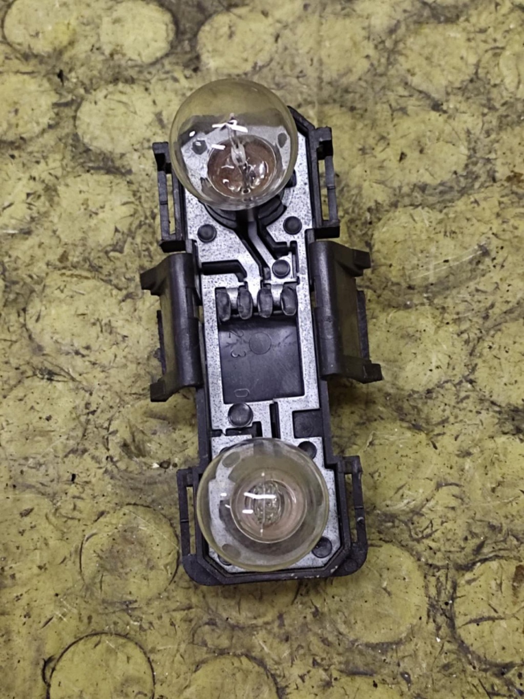 SEAT LEON and light right rear part to the bonnet