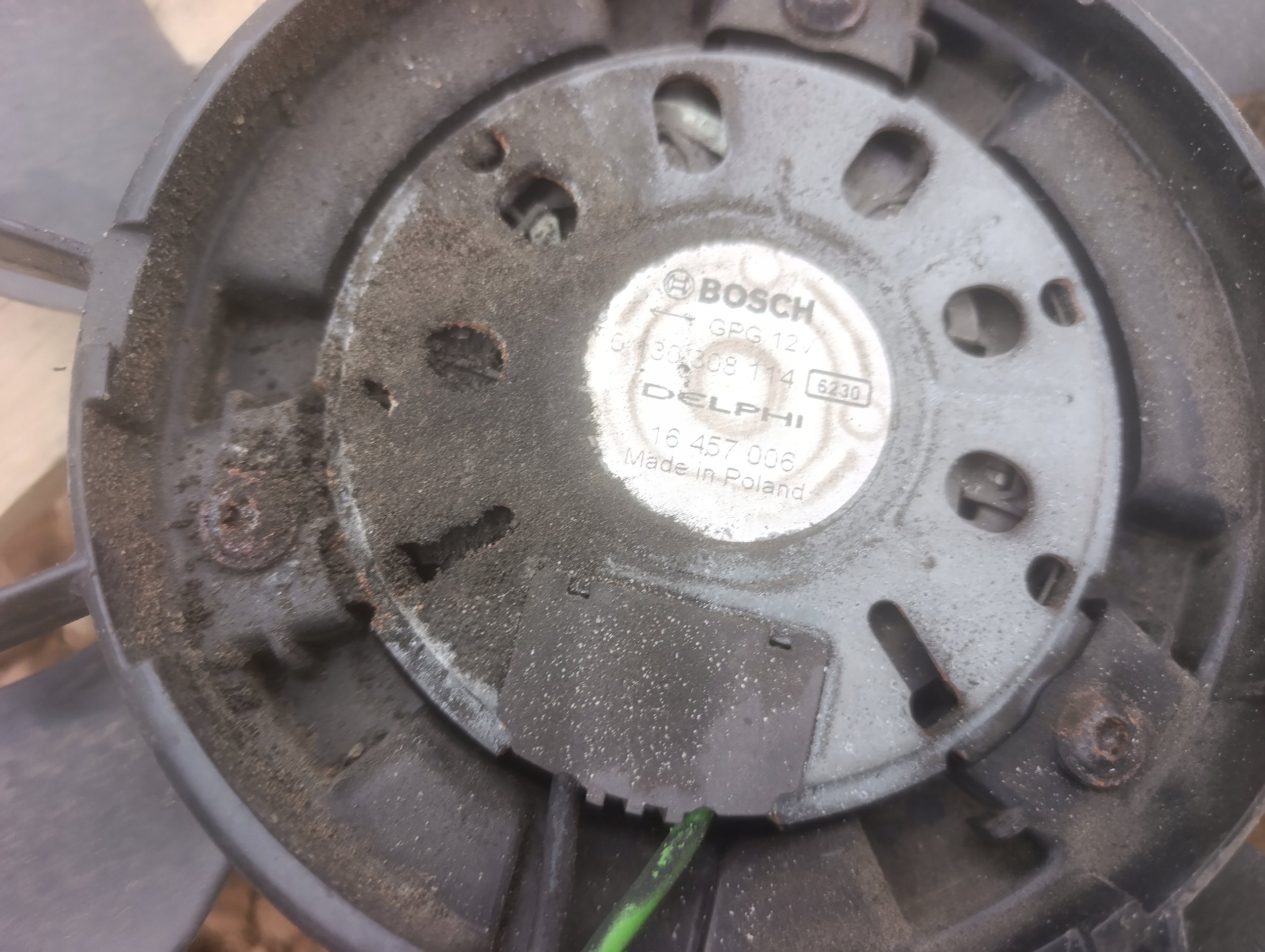 ventilátor chladiče obal Opel Astra IV J 16457006 0130308114