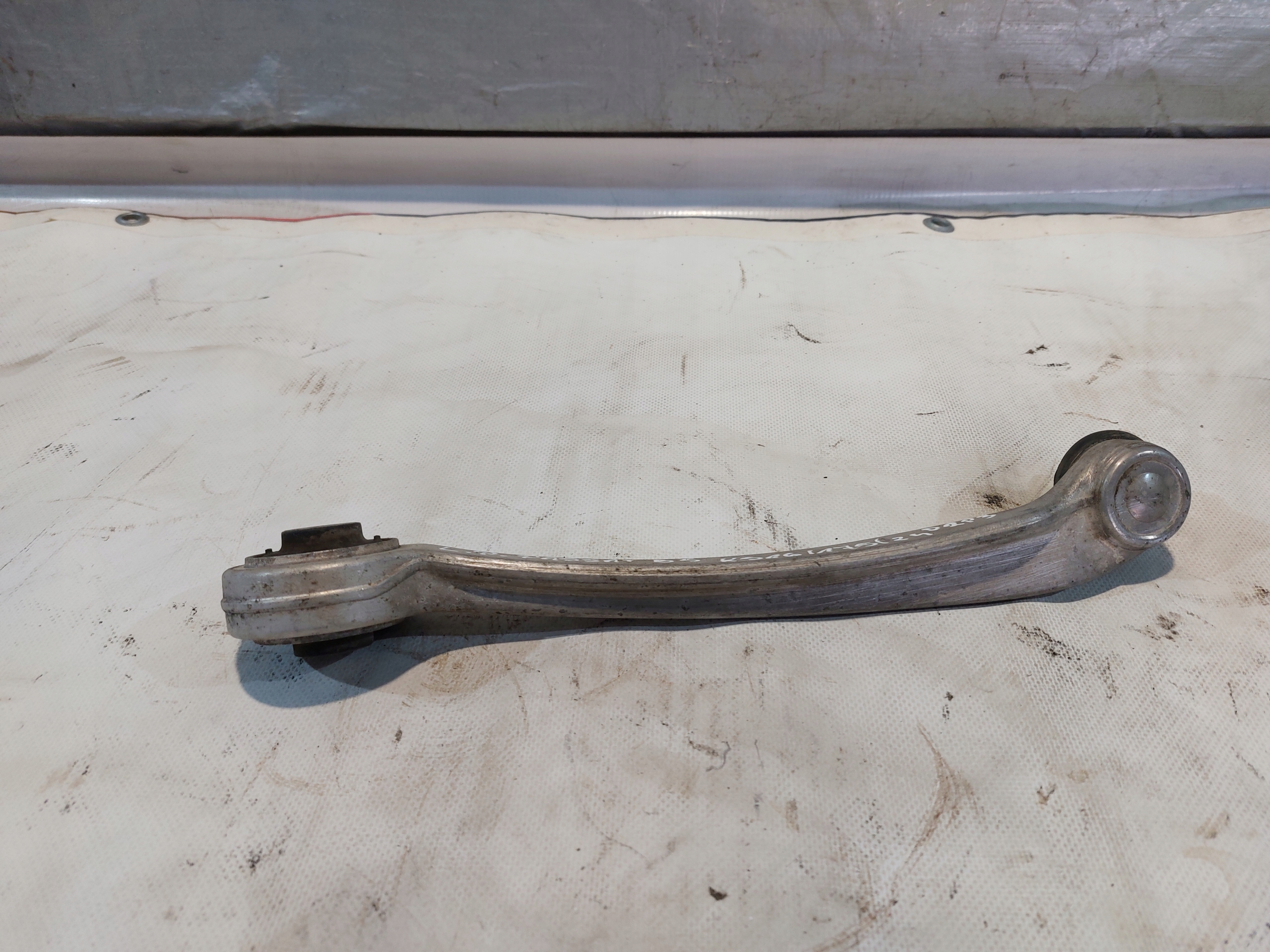 arm upper left front VW PASSAT B5