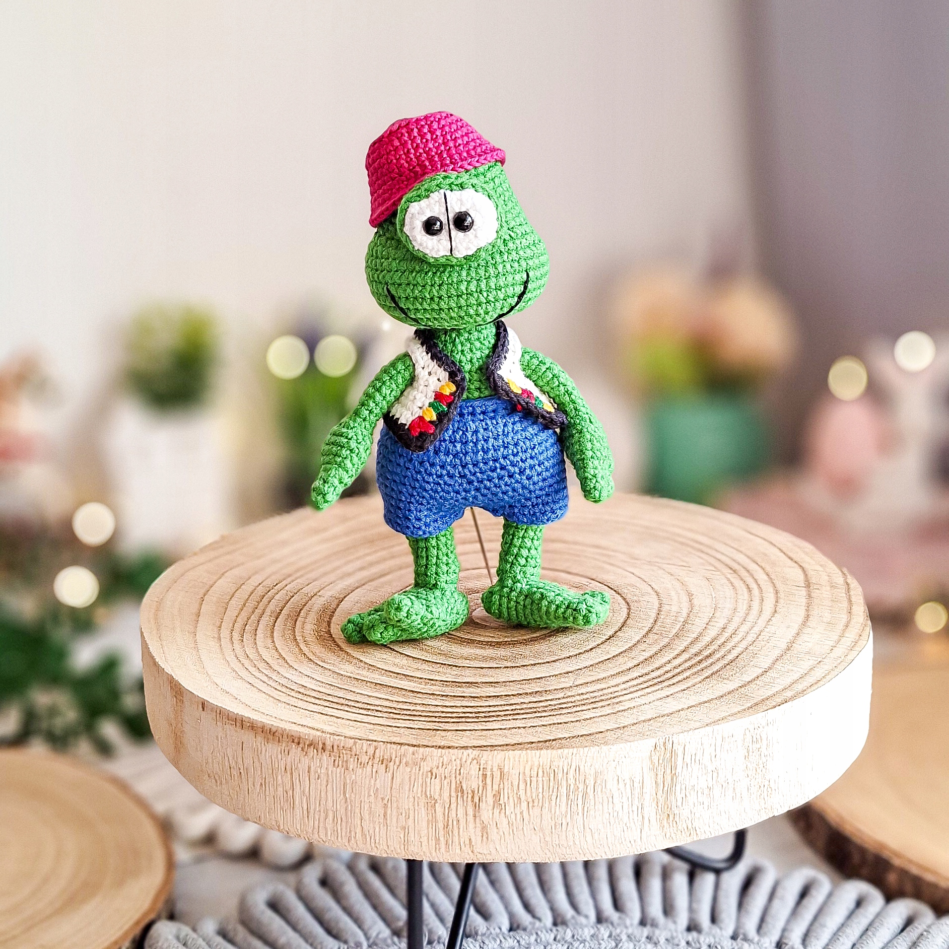 Ručně háčkovaná žabka v klobouku 16 cm Handmade Dárek