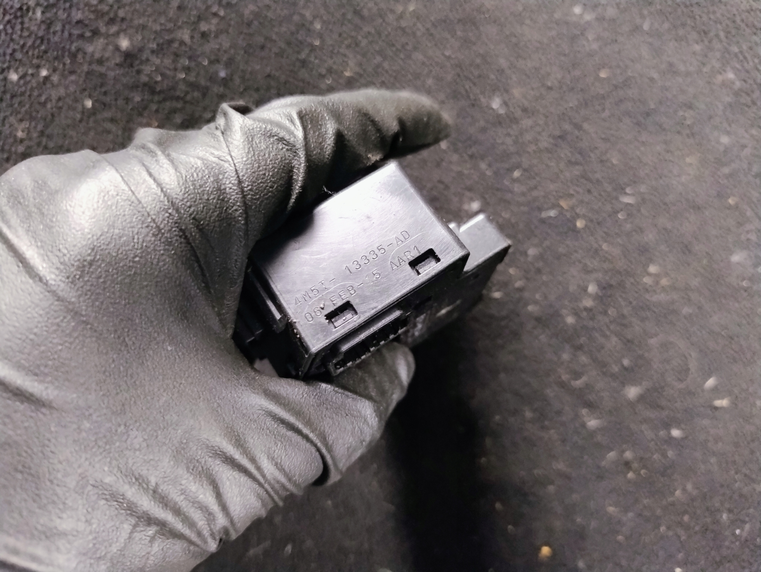PREKIDAČ RUČICE BRISAČA FORD FOCUS MK2 4M5T-17A553-AD