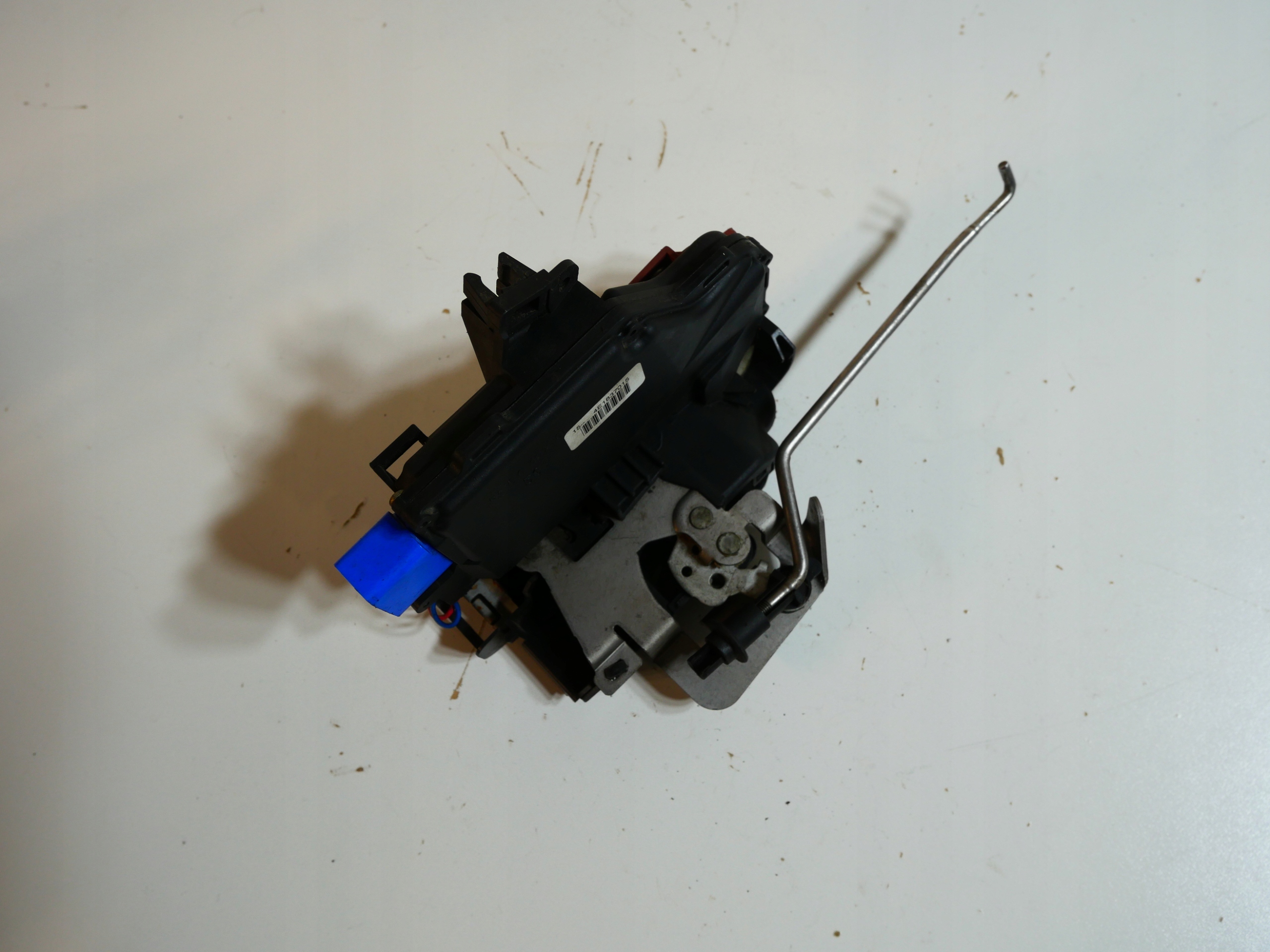 AUDI A3 8P lock left front front 4E1837015