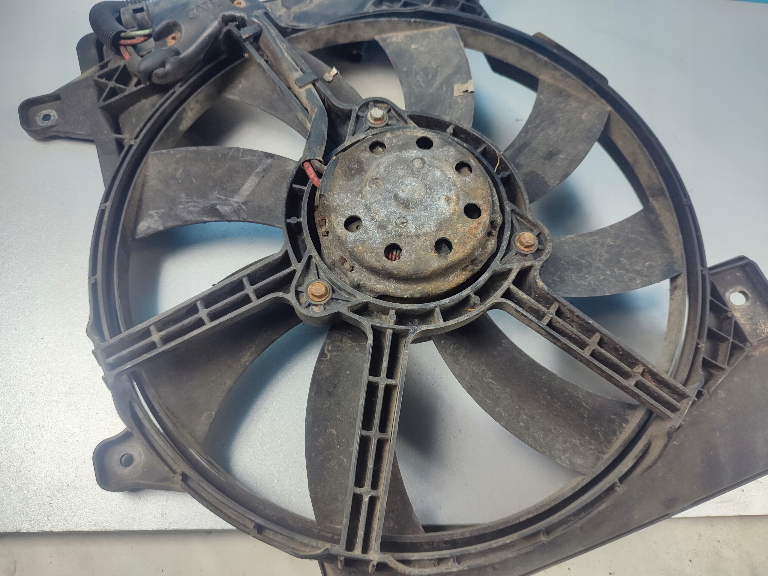 ventilátor chladiče OPEL MERIVA 1.7 8240457