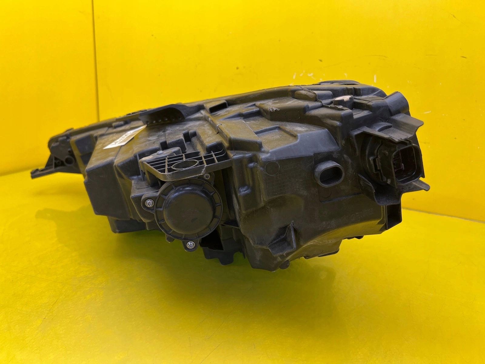 light right Audi A3 8Y Matrix 8Y0941036