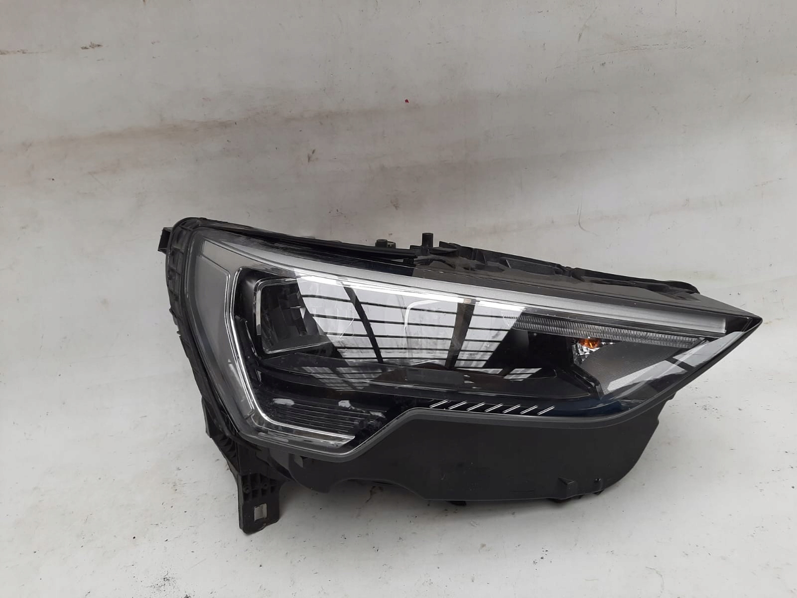 AUDI Q3 II 83A light right front front FULL LED 83A941012