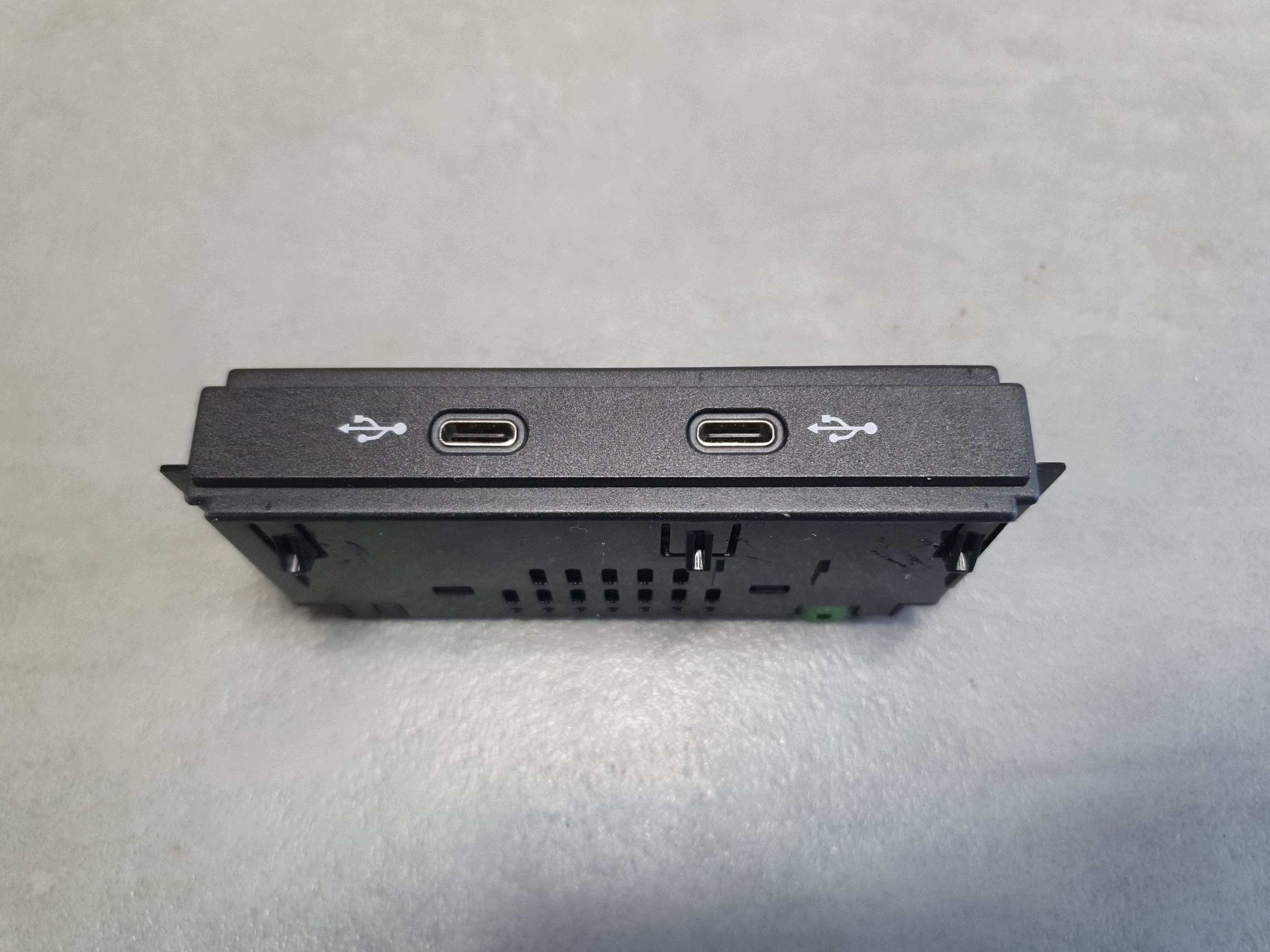 Cupra Leon IV adapter USB 5NA035736