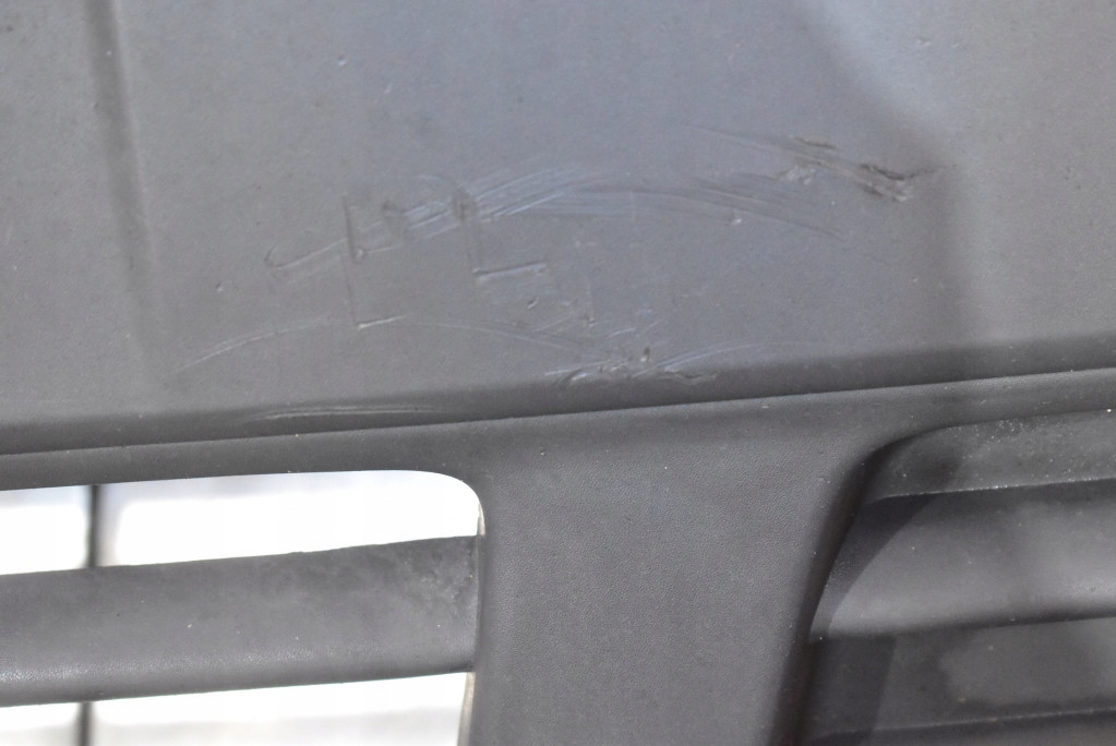 nárazník předek přední cerný OPEL VIVARO 1 a 02-06