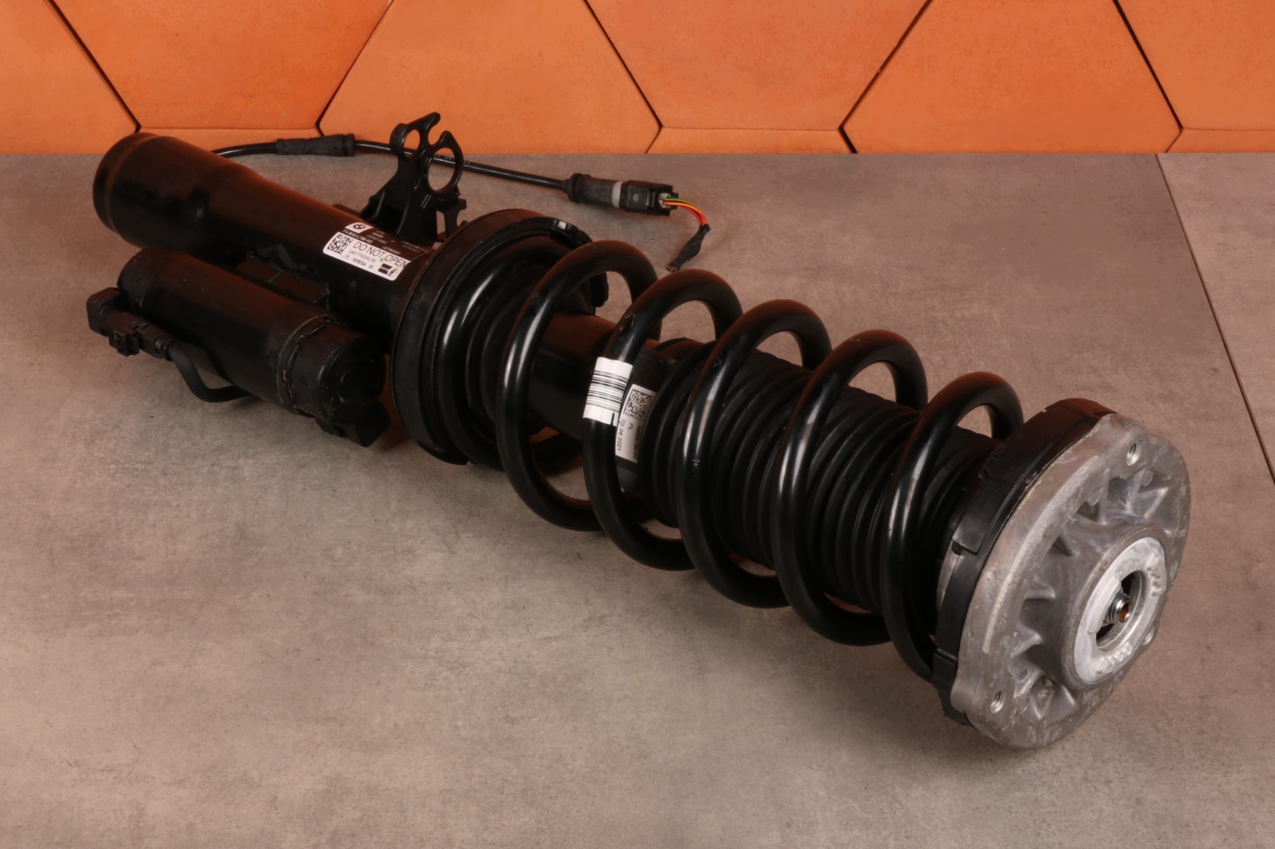 BMW 5' G30 G30 LCI shock absorber right front front XDRIVE VDC VDM 6866394