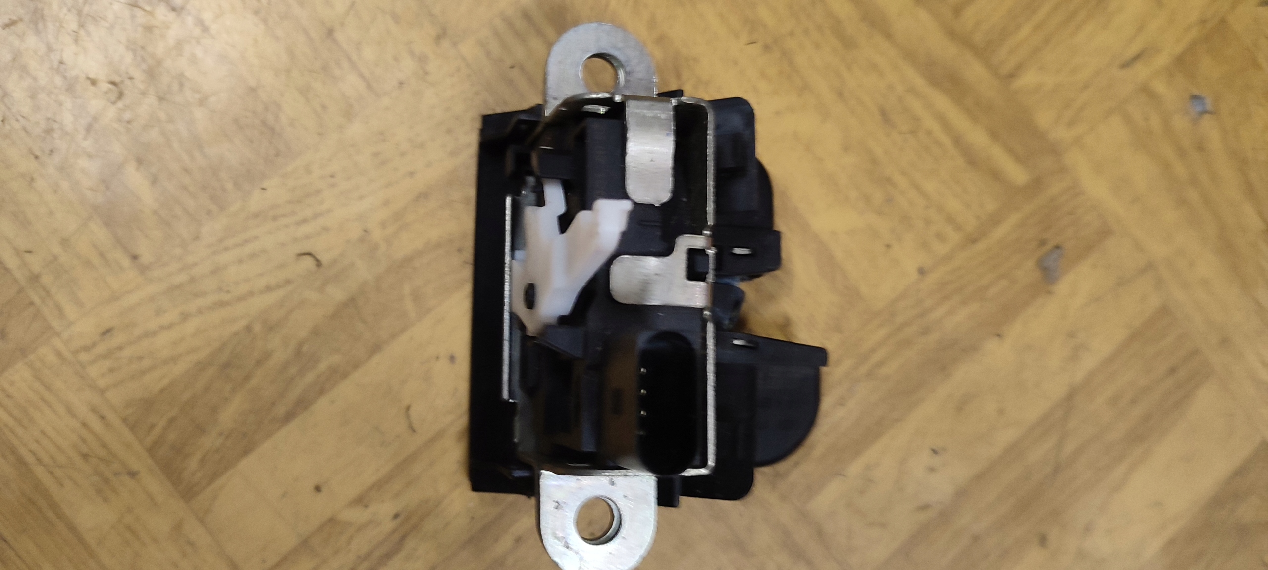 lock bonnet rear part SEAT IBIZA IV 3D 6J3827505B