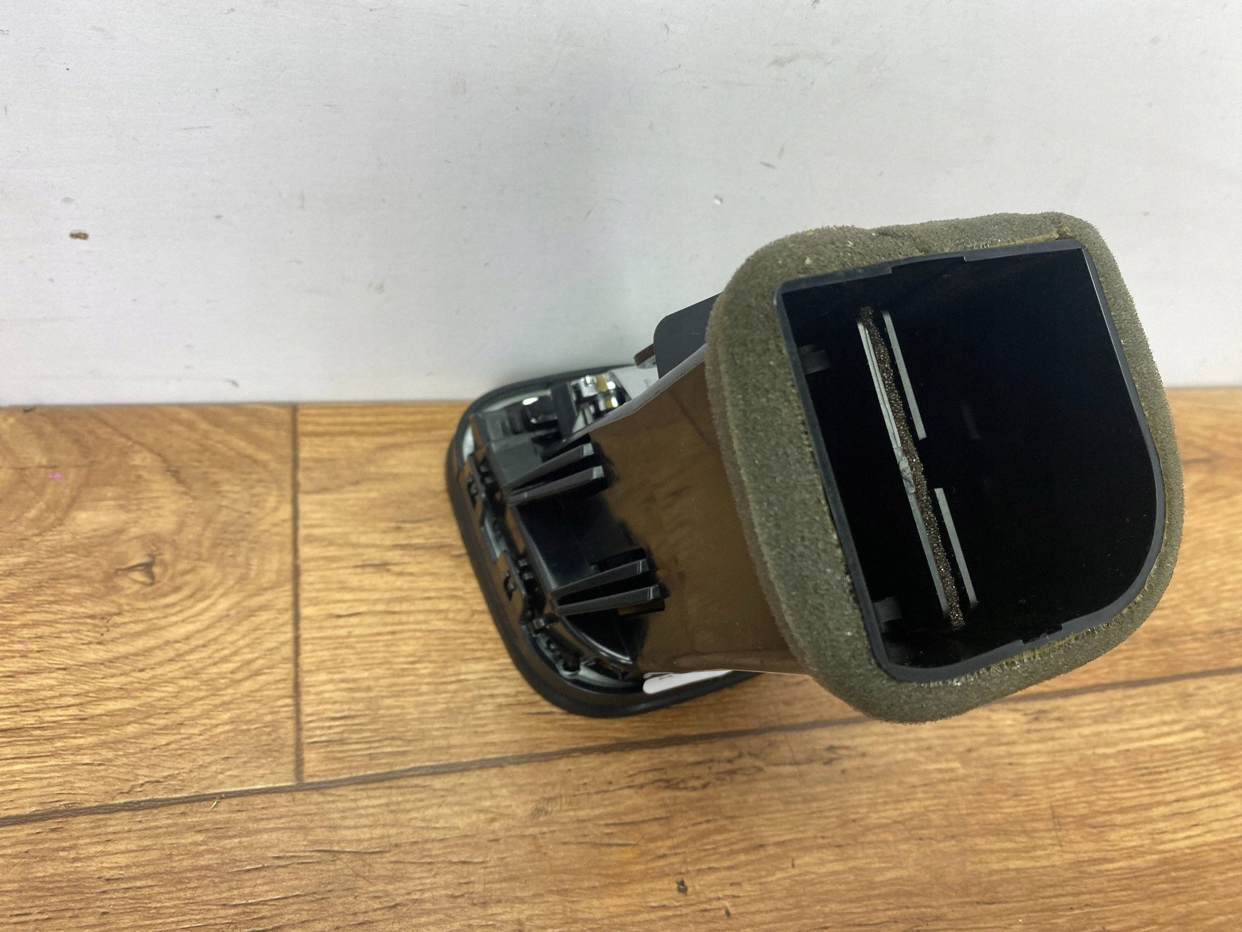 grid air conditioning devices side of the dashboard Dodge Charger 2015+