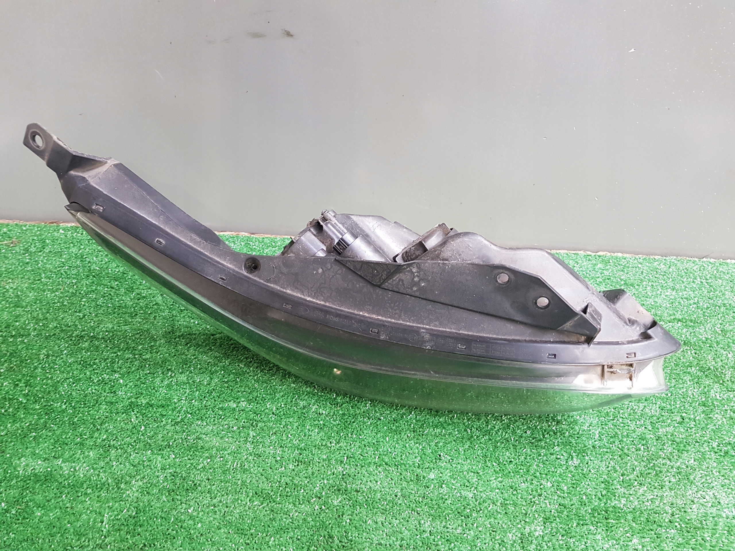 light right front KIA CEED III 92102J70580