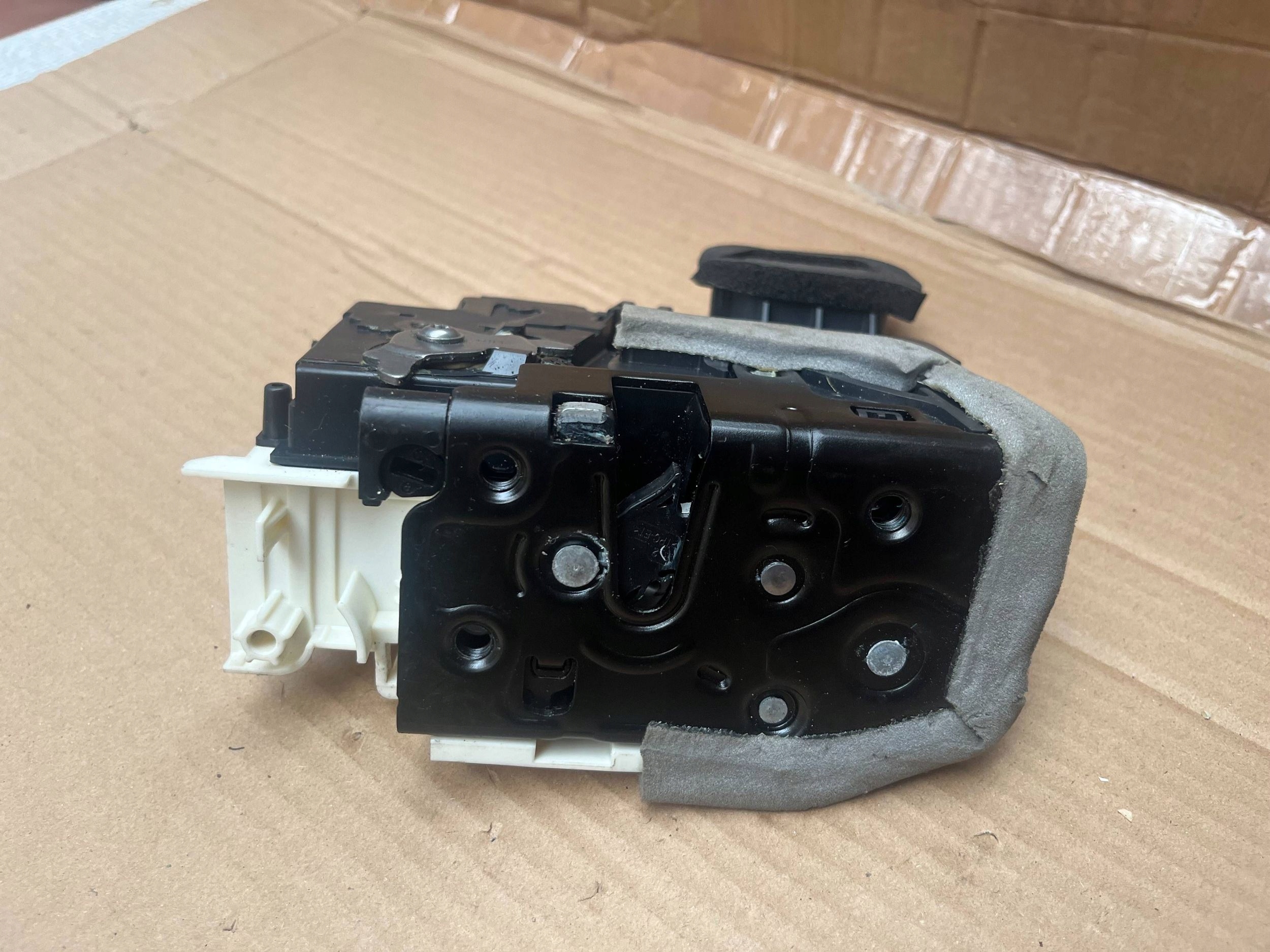 lock door right front Audi A6 A7 Q8 4K1837016H original !