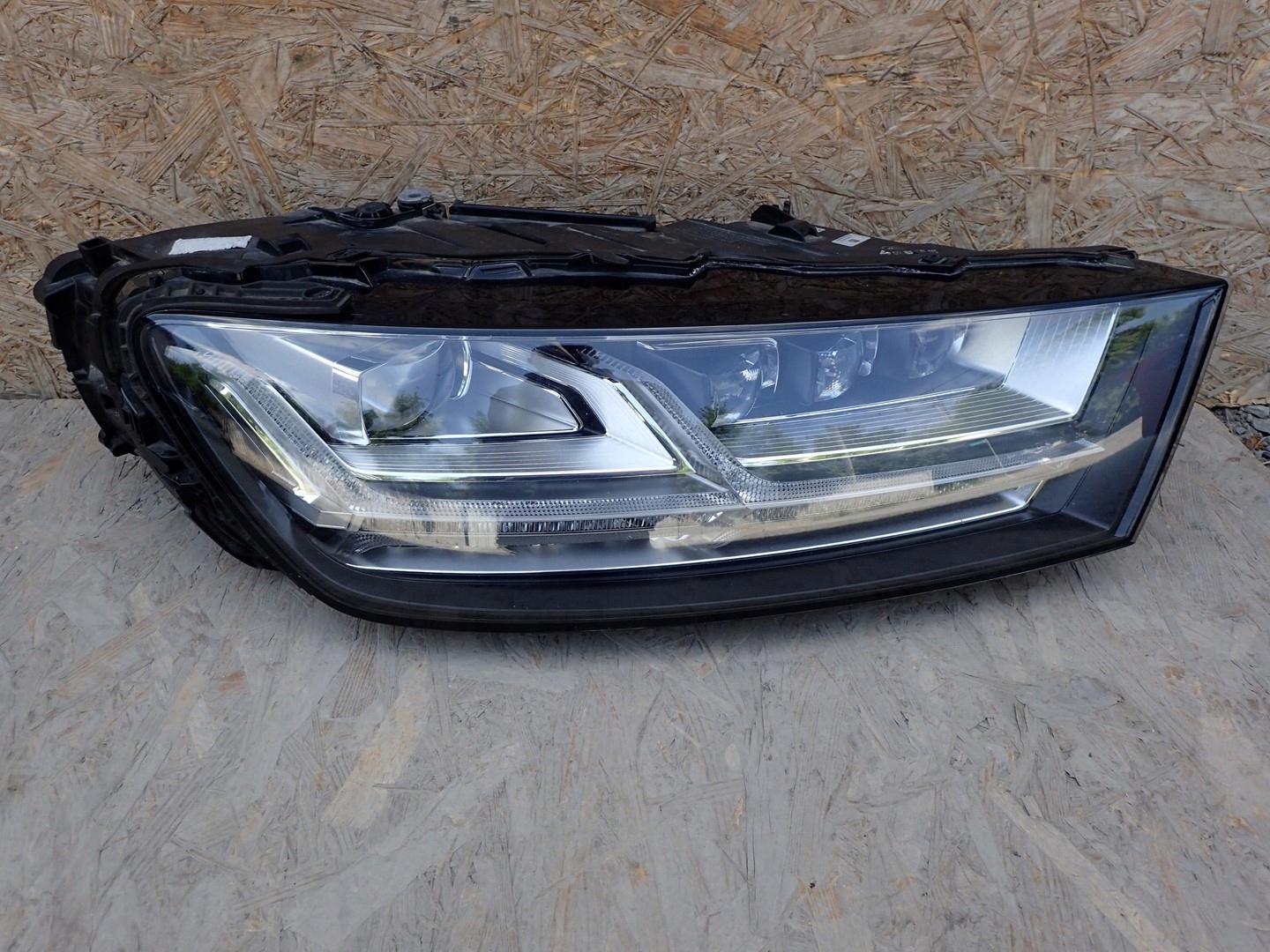 LAMPA PRAWA PRAWY FULL LED MATRIX AUDI Q7 SQ7 4M