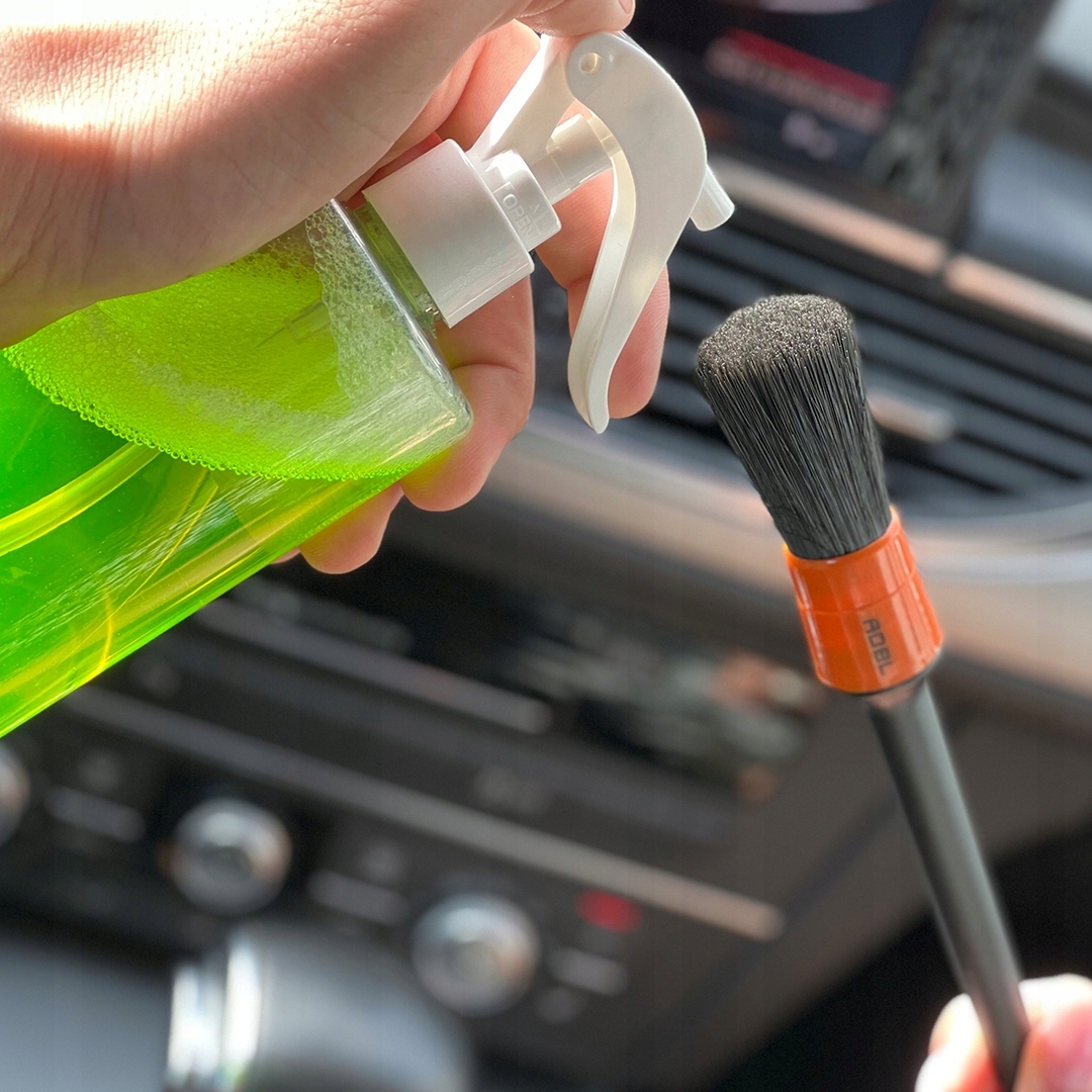 ADBL APC 1L Mocny środek czyszczący Usuwa brud, tłuszcz i inne zabrudzenia Numer katalogowy producenta ADB000001