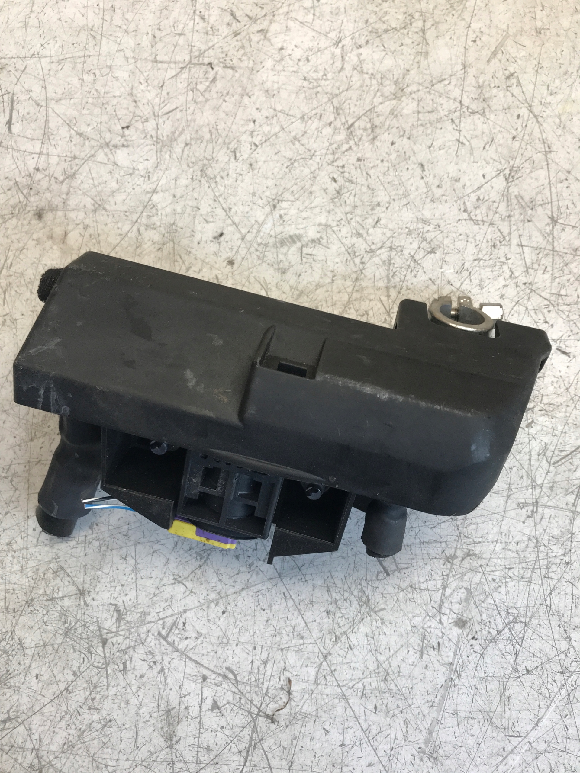 BEZPIECZNIK PIROTECHNICZNY AUDI A4 B8 A5 Q5 Part number 4F0915519