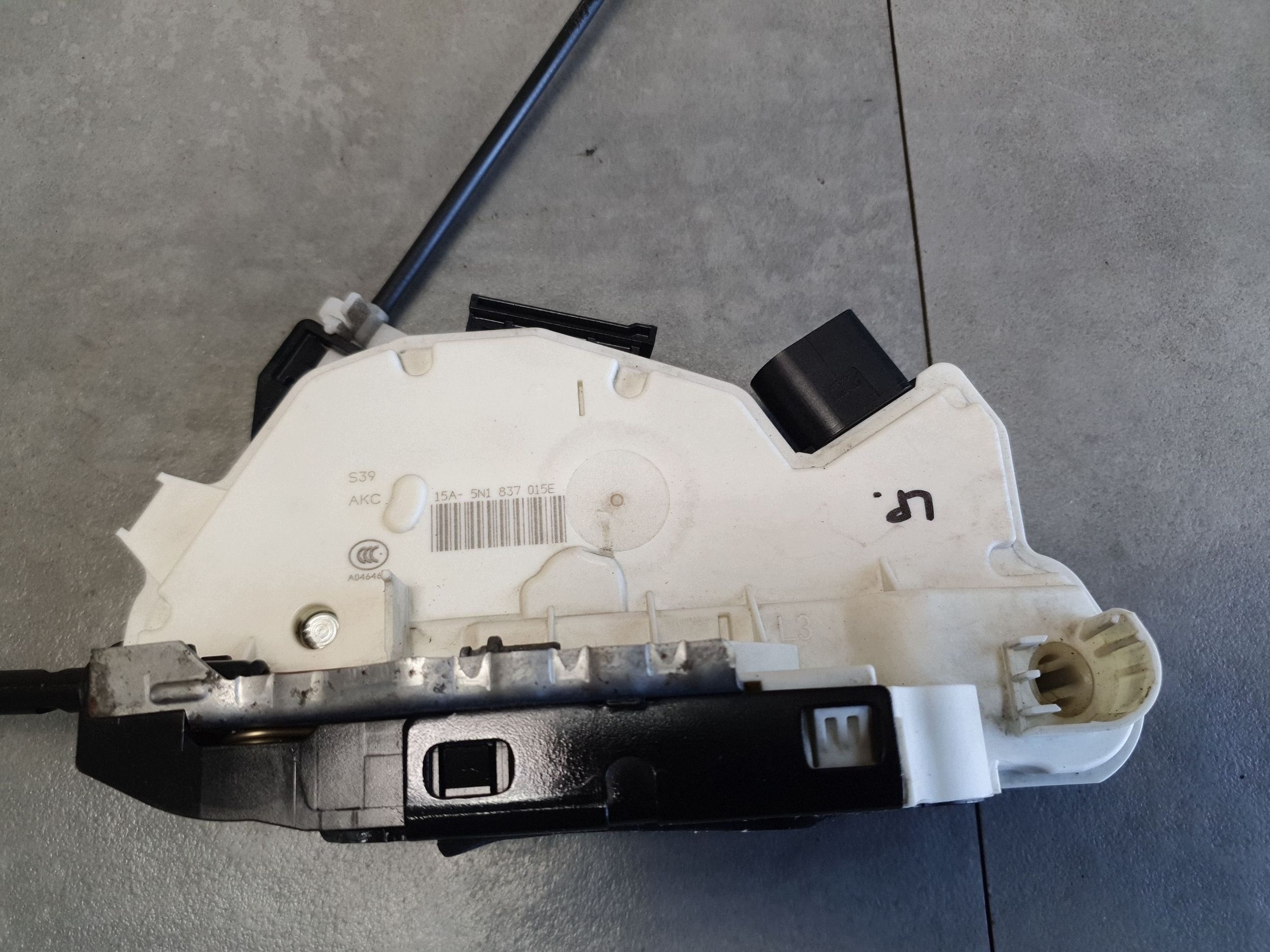 Volkswagen PASSAT CC lock door left front 5N1837015E