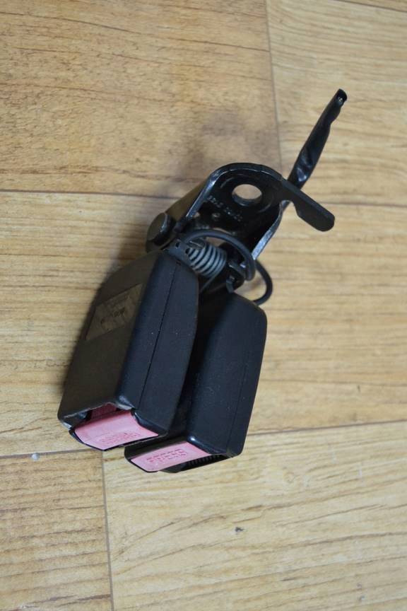 ZAPINKA PASA BEZPIECZEŃSTWA TYŁ PEUGEOT 207