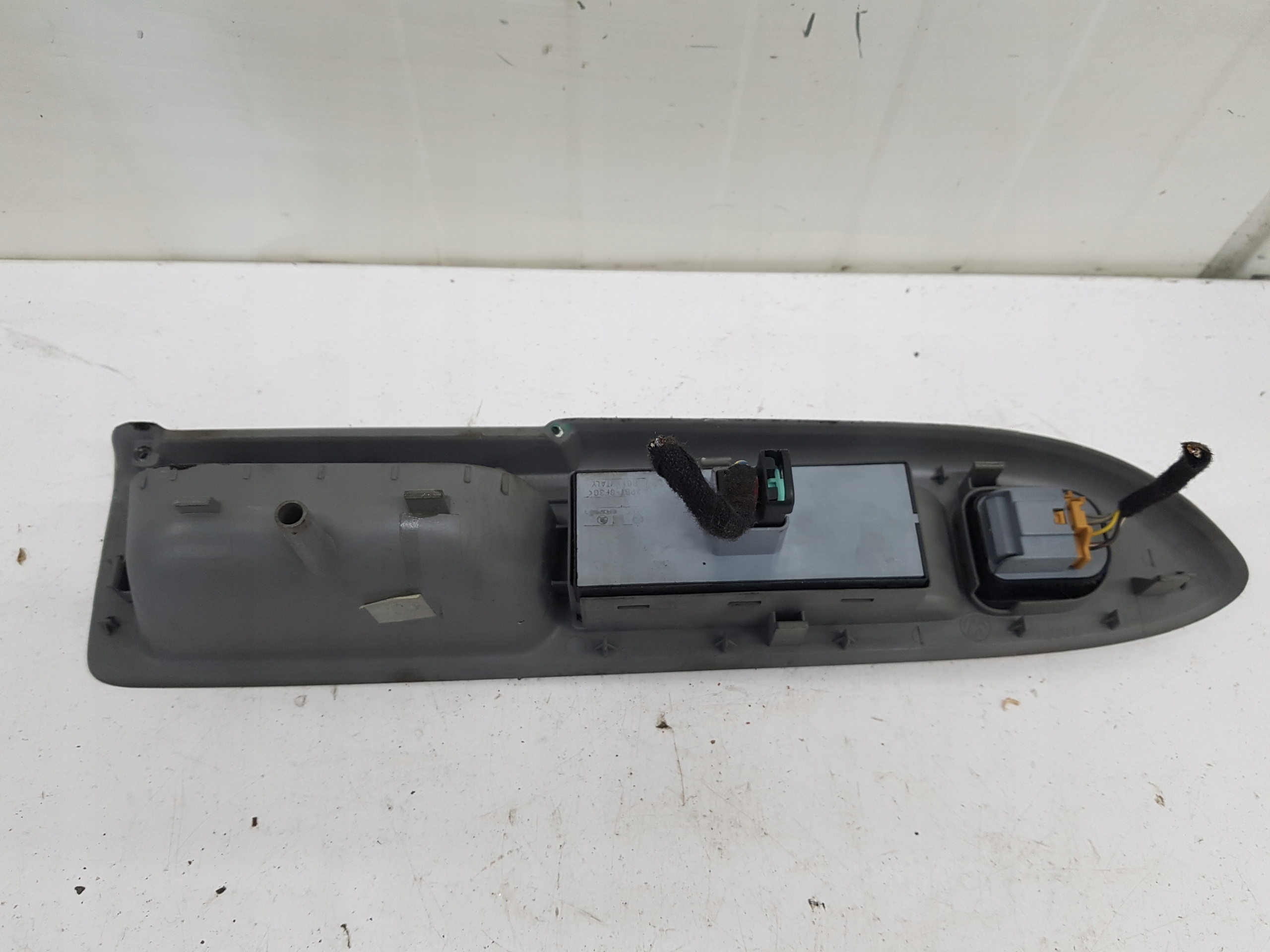control panel of the window driver´s VOLKSWAGEN GOLF 5 plus 1K4959857 5M1867371B