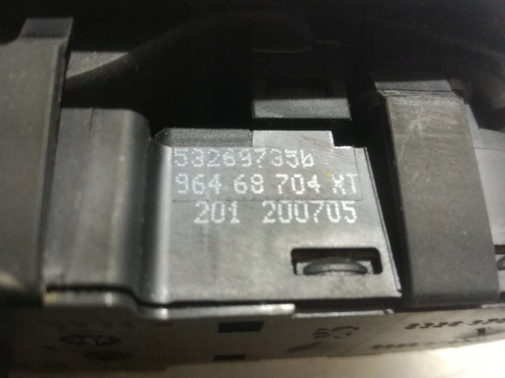 Peugeot 407 2005 1997cm3 Panel window control switch 96468704XT