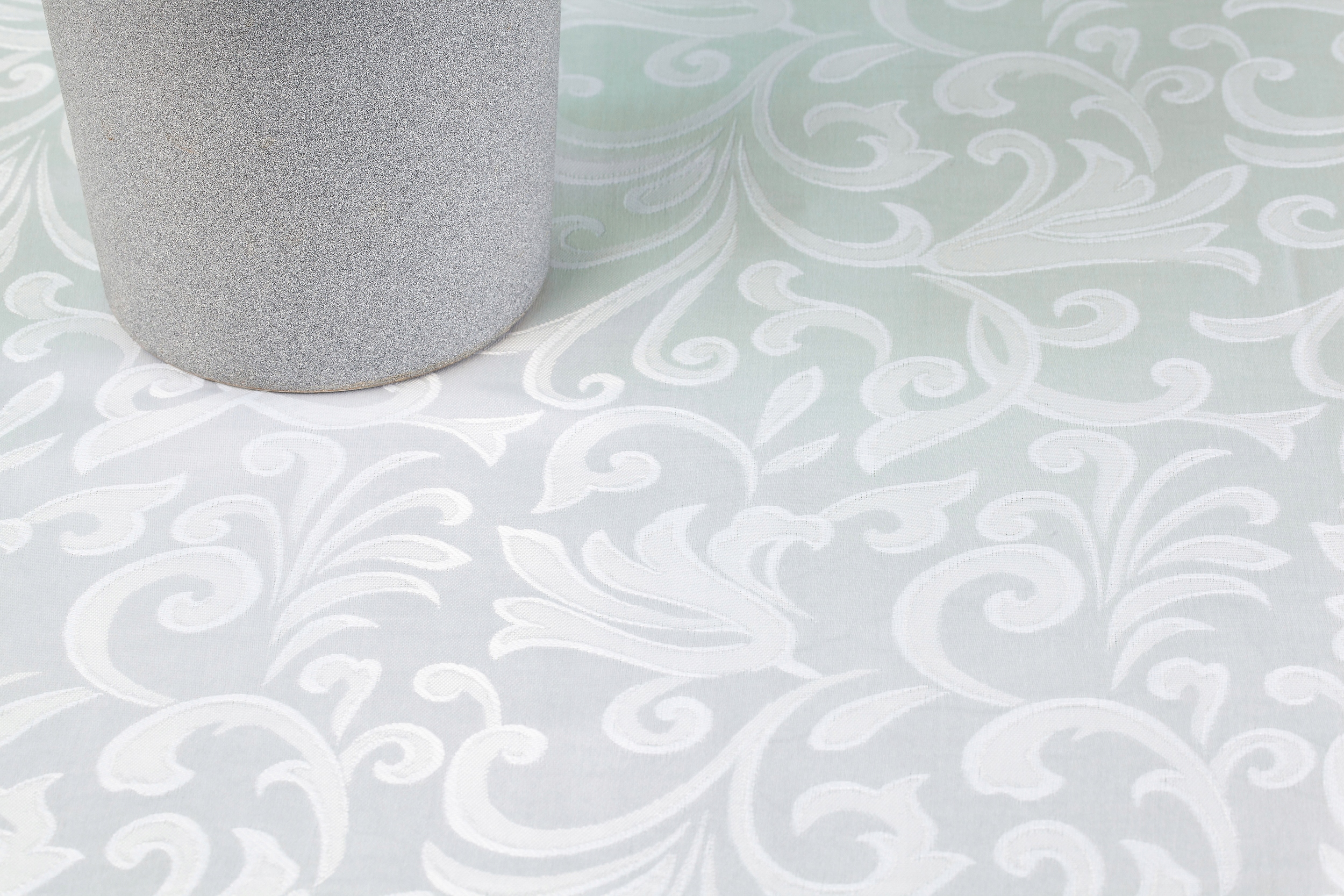 OBRUS 140x220 PLAMOODPORNY NA STÓŁ KWIATKI BIAŁY EAN (GTIN) 5905913021027