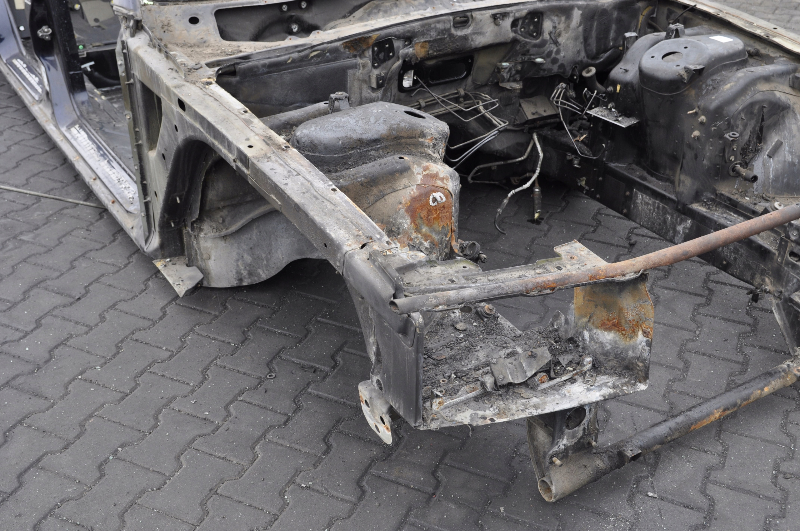 BENTLEY ARNAGE DRUGI LIFT ĆWIARTKA PODŁUŻNICA PRAWA PRZÓD Producent części Bentley