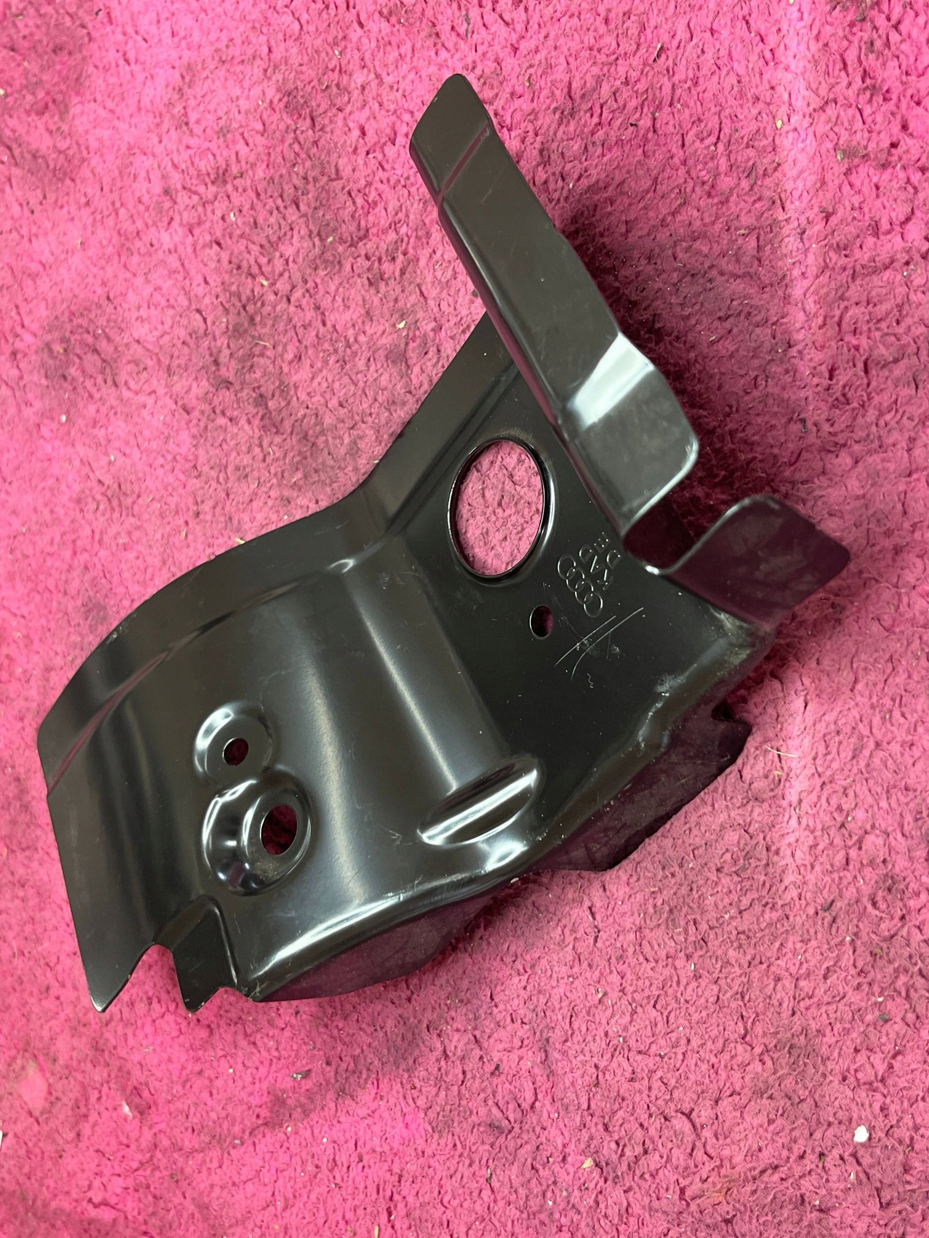 bracket LACZACY PLYTE Audi A3 S3 8V 8V0813562