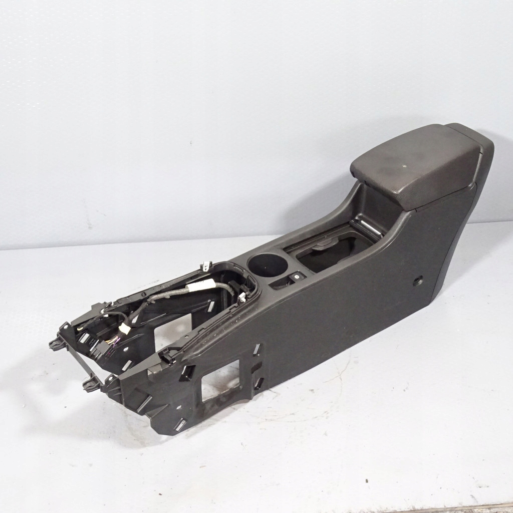 OPEL ASTRA J LIFT KOMBI TUNEL mitte