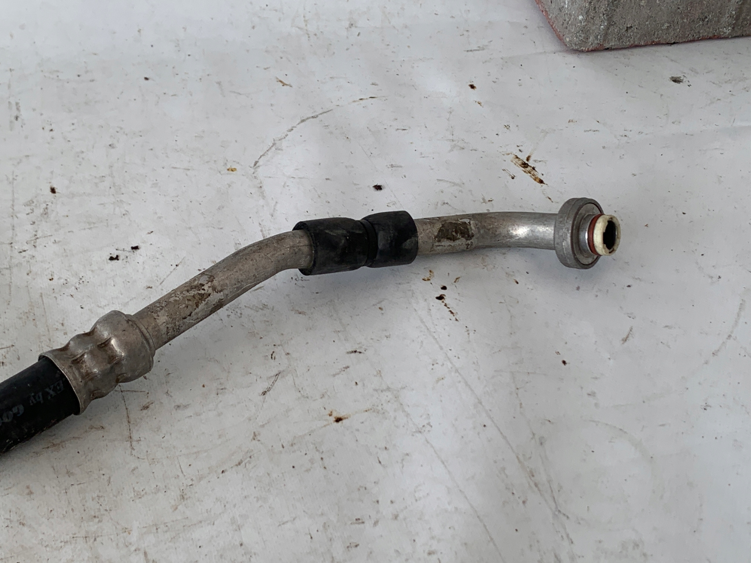 # vedení hadice klimatizaci FORD FOCUS MK3 1.0 EB