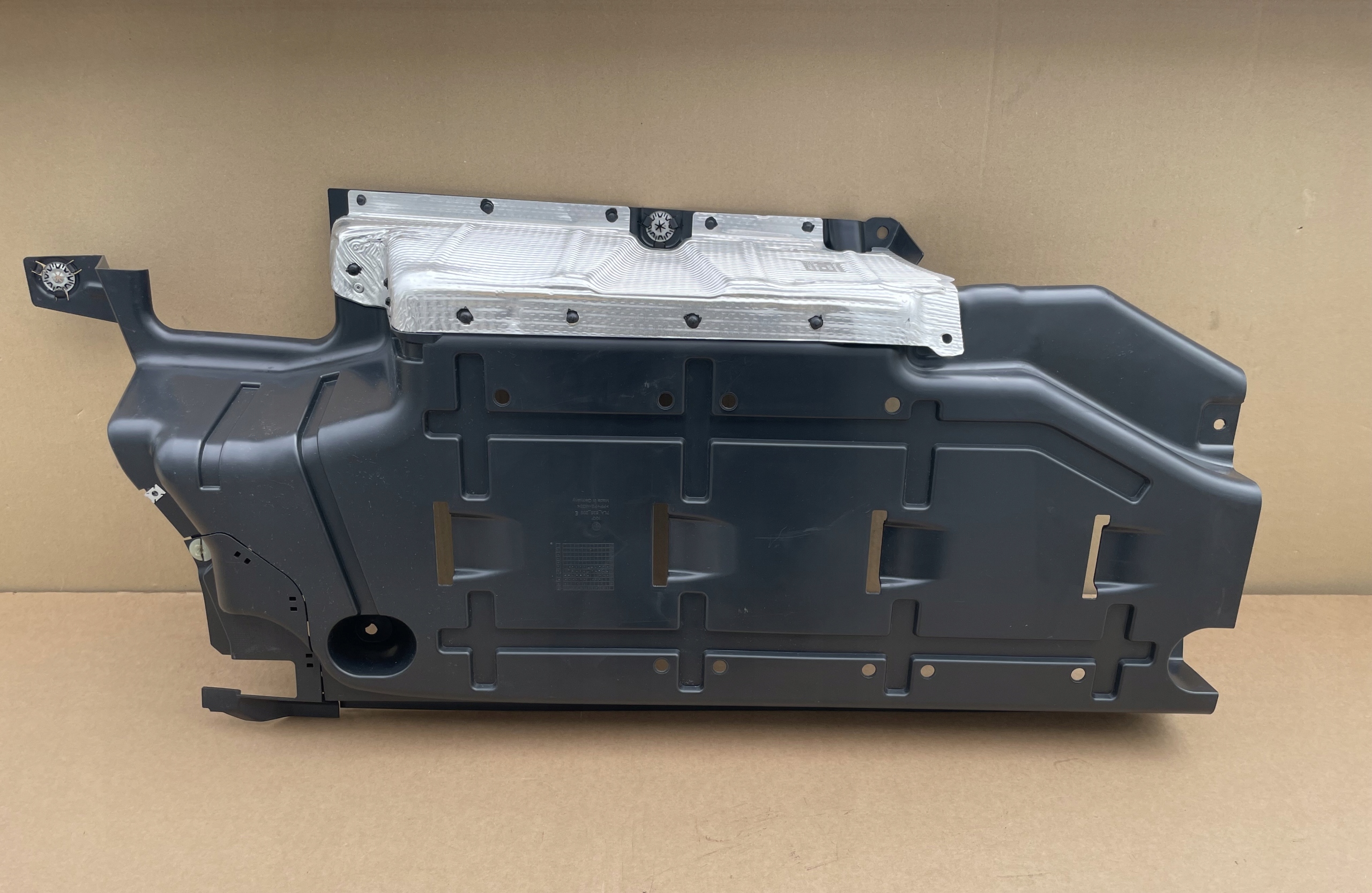 cover chassis 7LA825206E VW T6.1 MULTIVAN 2019- as new original