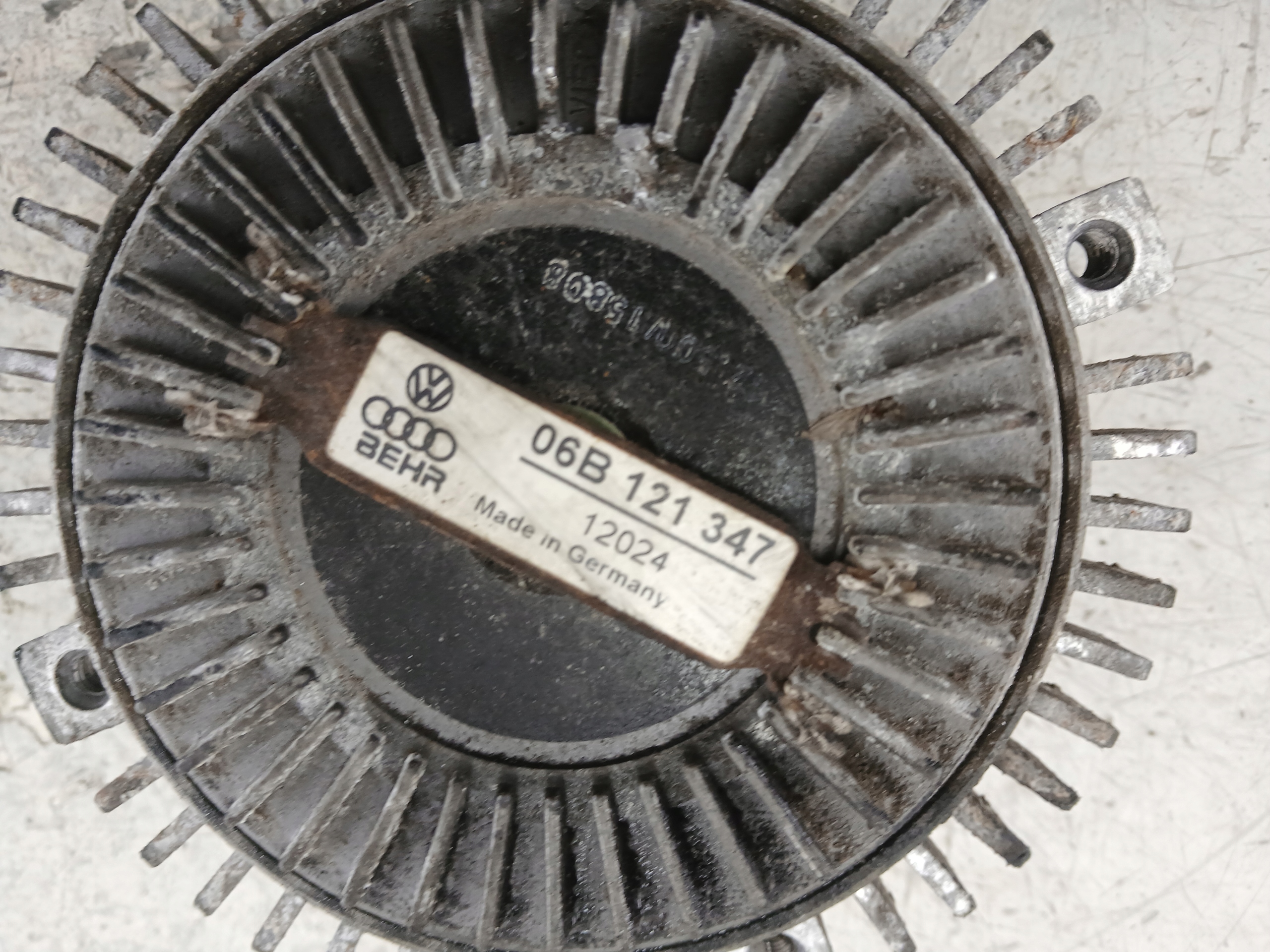 VW PASSAT B5 1.9 TDI WISKOZA kvačilo ventilatora 06B121347