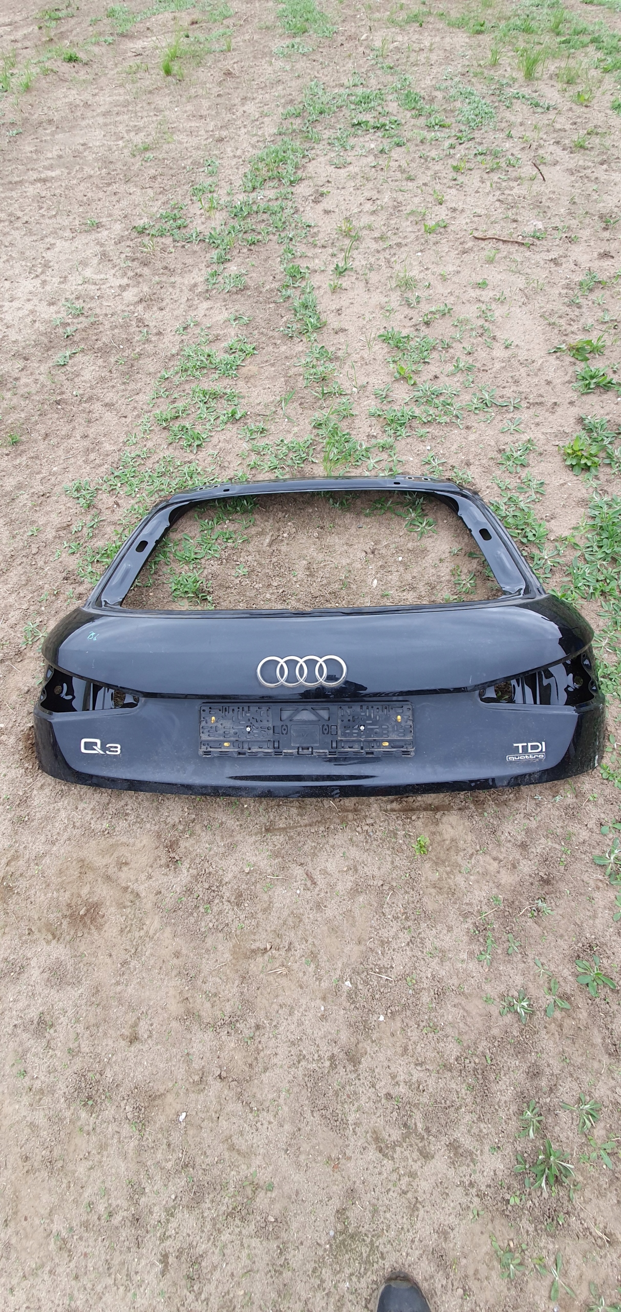 Кришка зад. audi q3 8u0