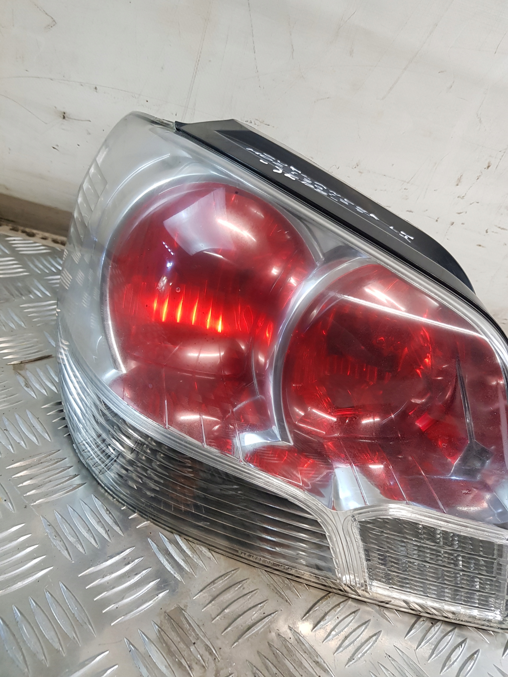 MITSUBISHI OUTLANDER and 03R- light rear left EU