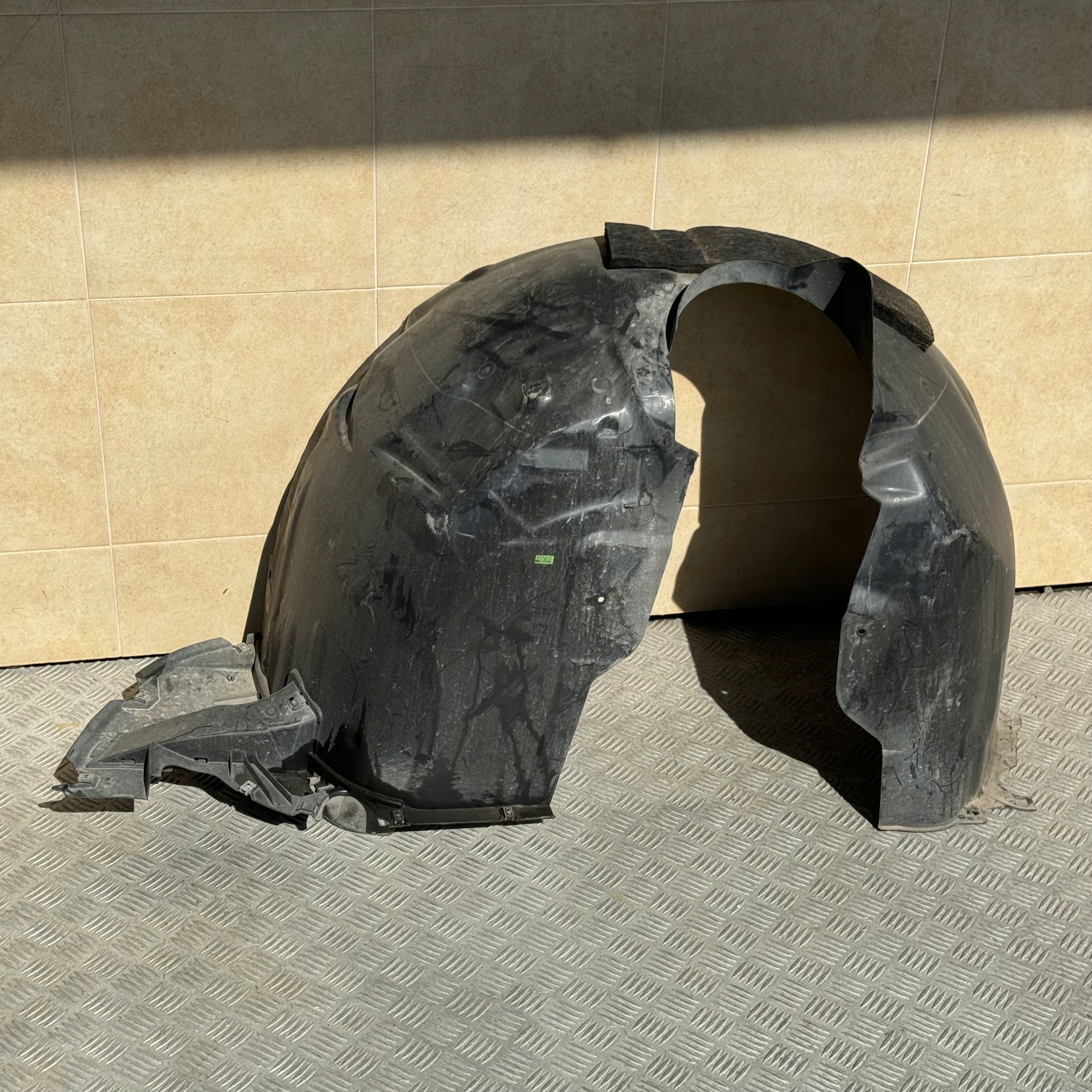 NADKOLE PRZEDNIE PRAWE AUDI Q3 83A821172