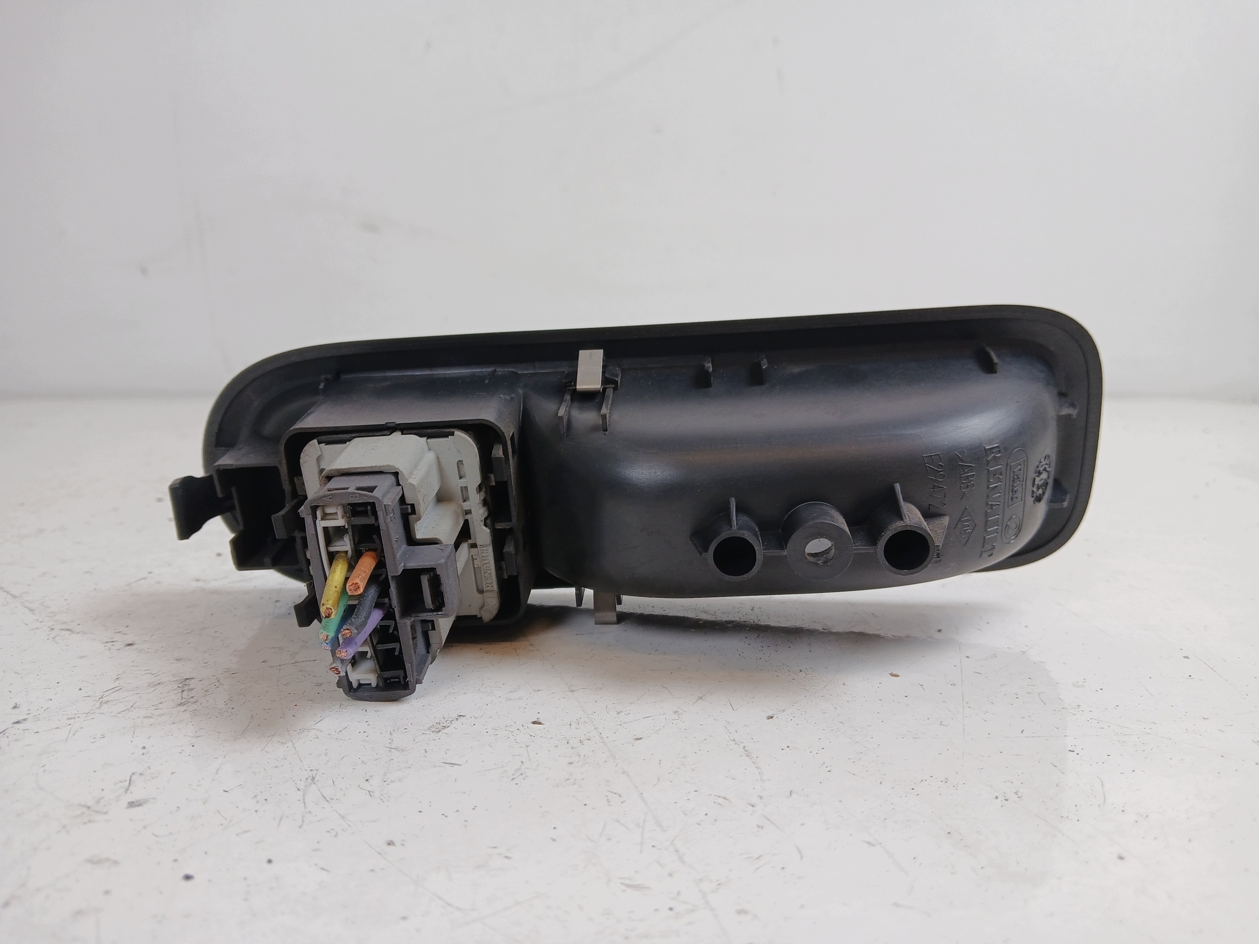 RENAULT CLIO III PANEL okna levý předek 8200356513