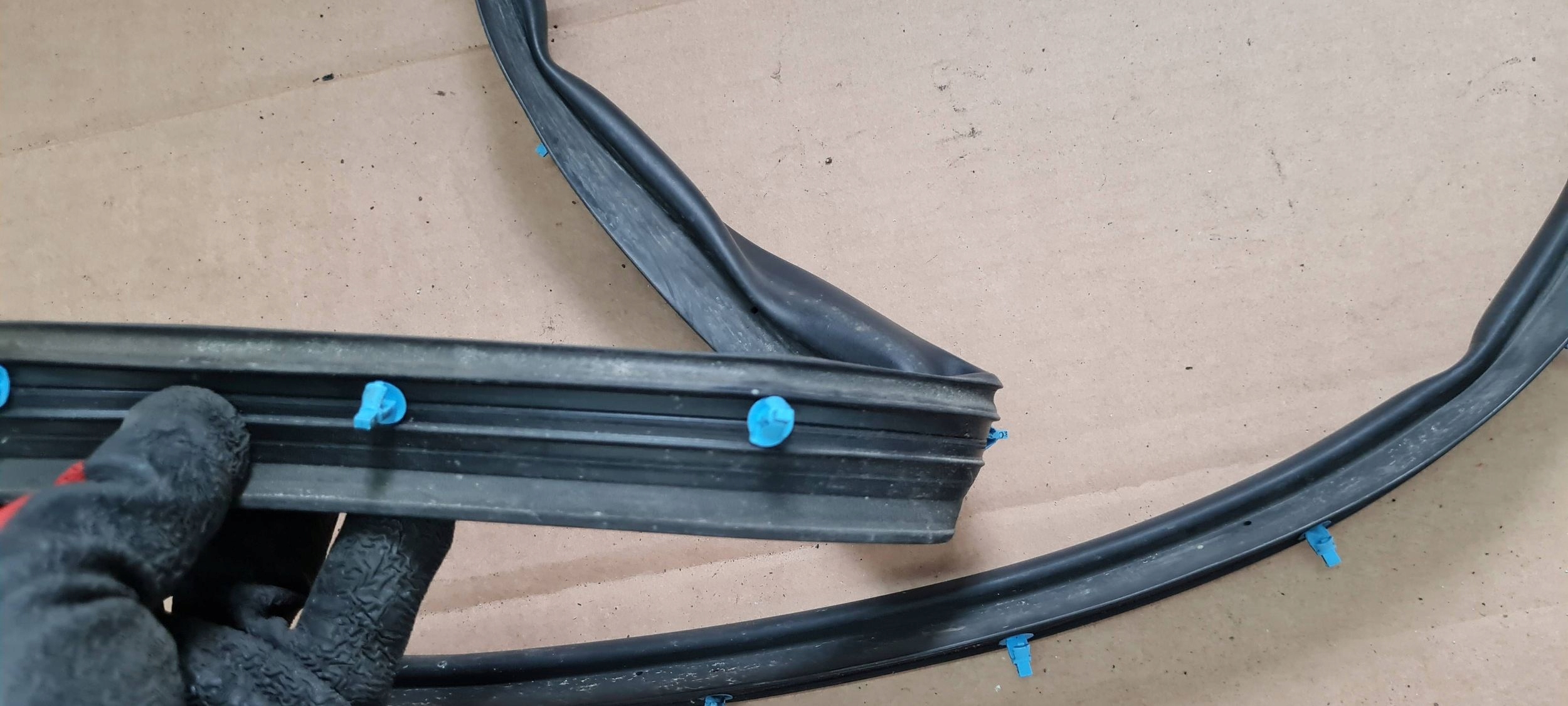 Q3 83A gasket rubber threshold of the threshold right 83A833178