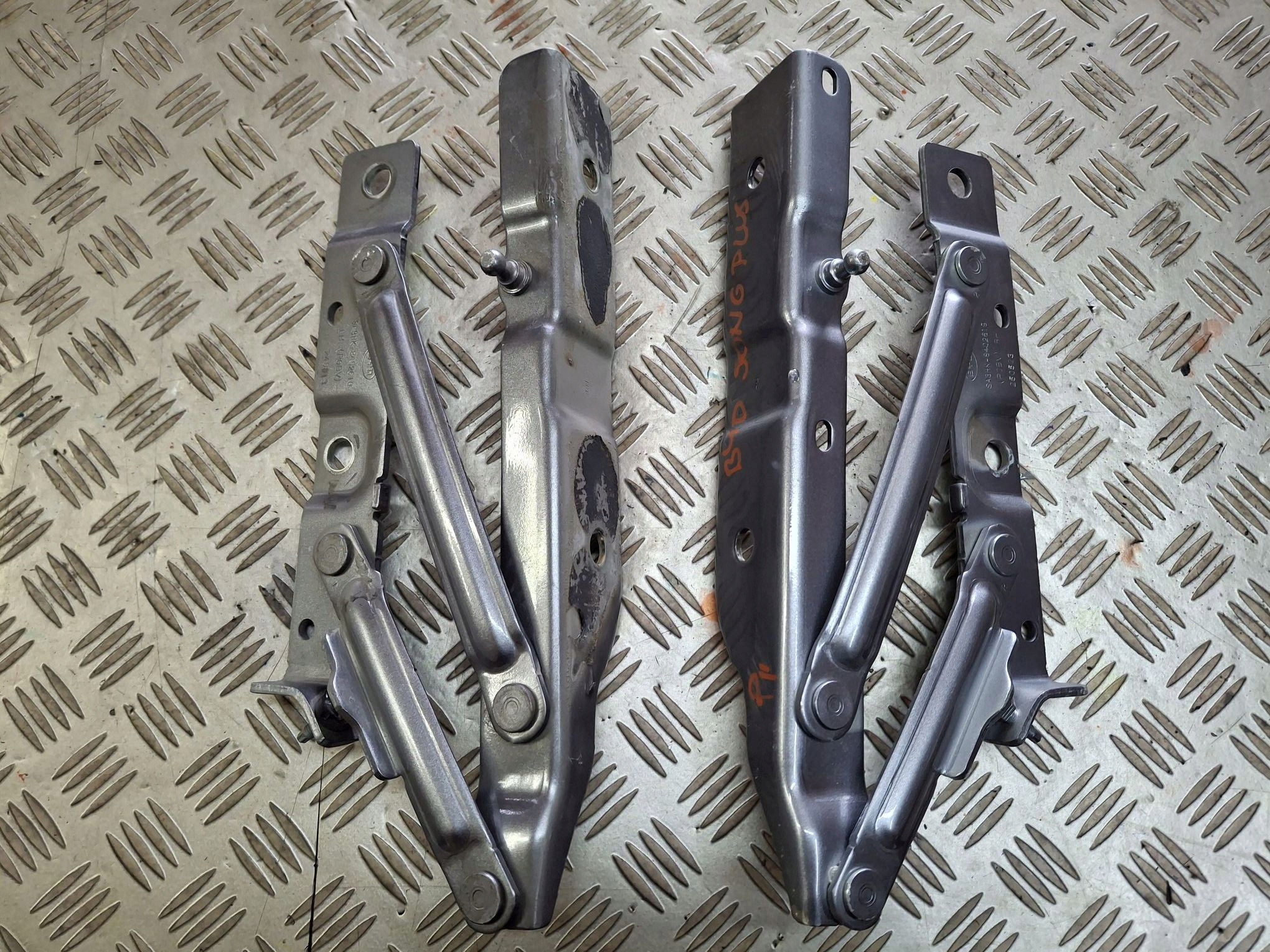 bonnet hinges BYD SONG plus 2022R->