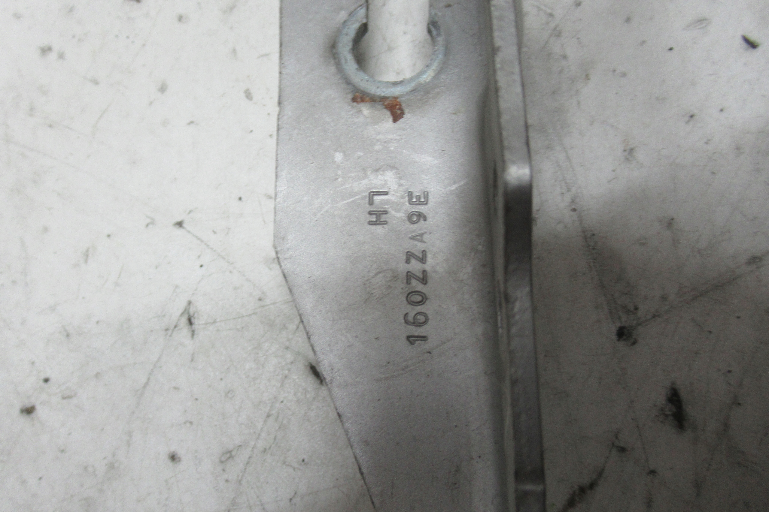 VOLVO V70 2.0 D 09R hinge bonnets left right front telescope KOMPLET
