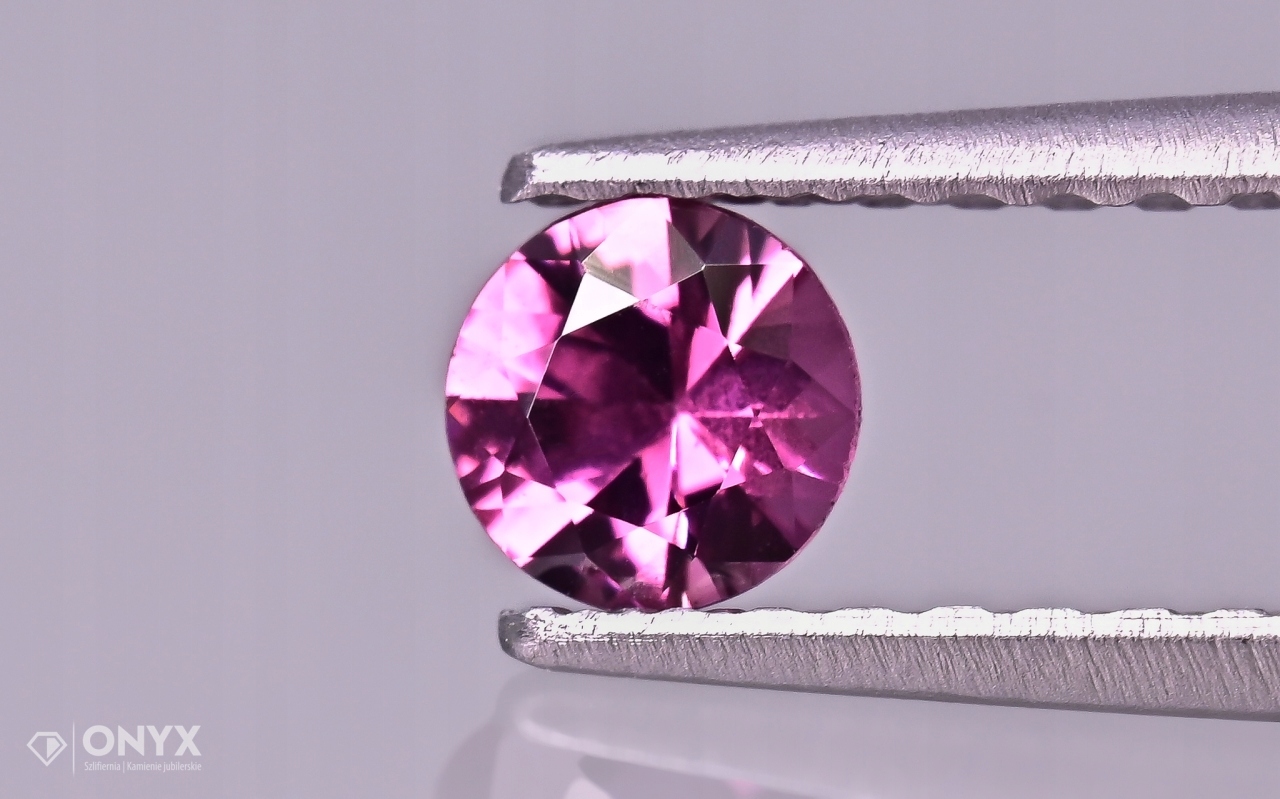 Spinel fazetovaný kulatý fi 4 mm