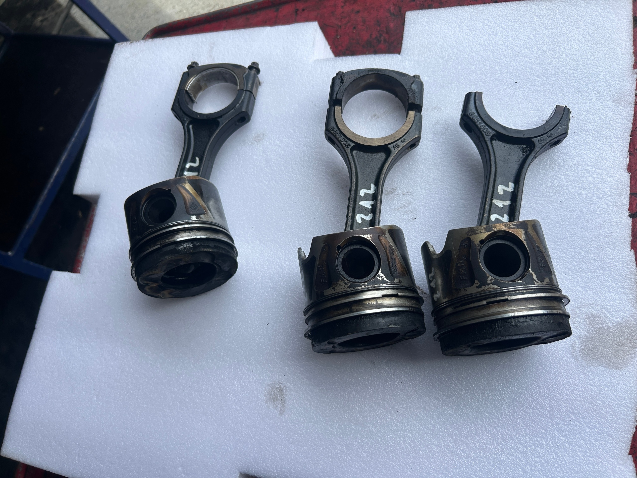 MERCEDES W212 LIFT 2,2 CDI piston