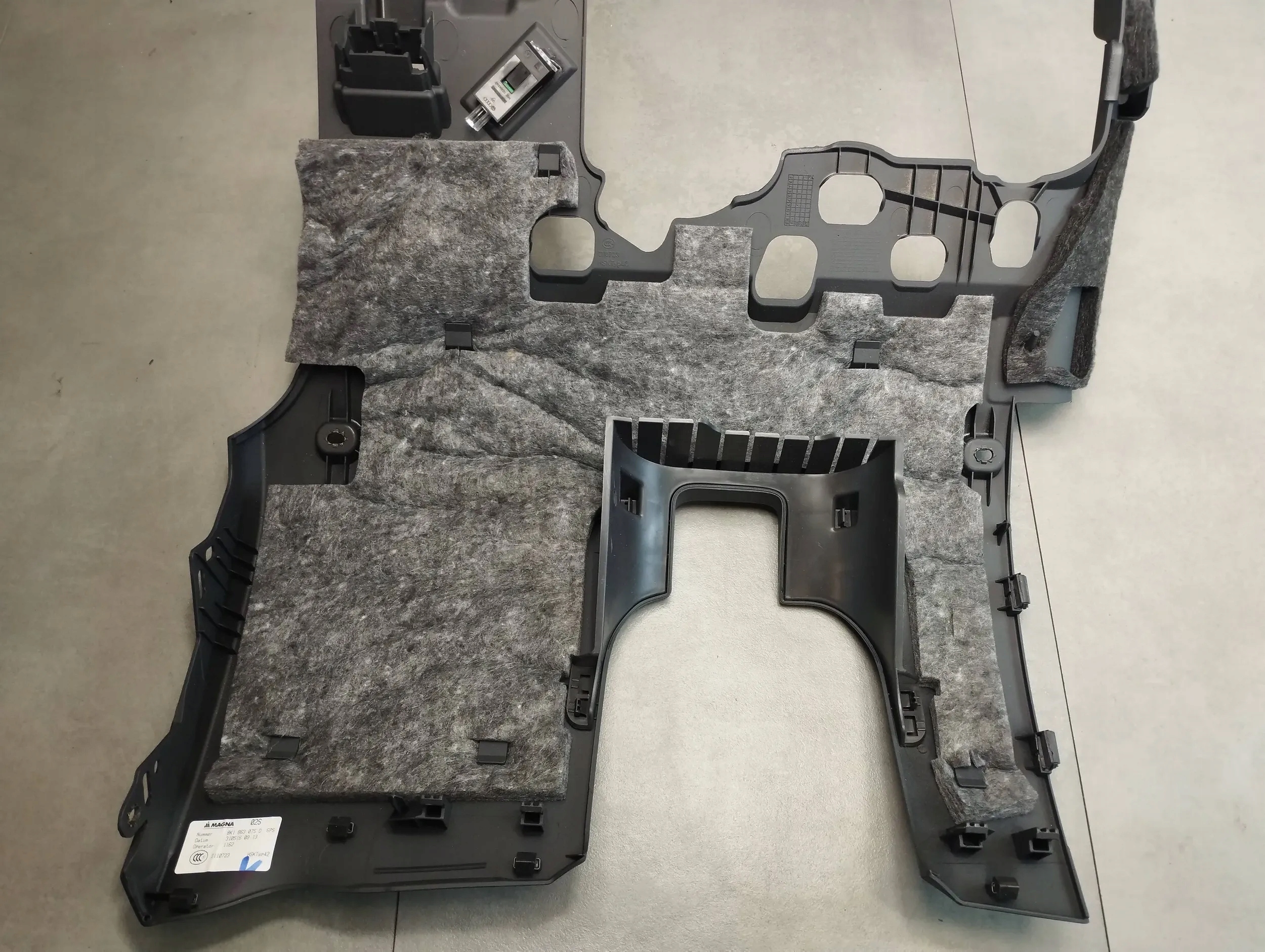 Audi A5 8T cover below steering wheel, 8K1863075D