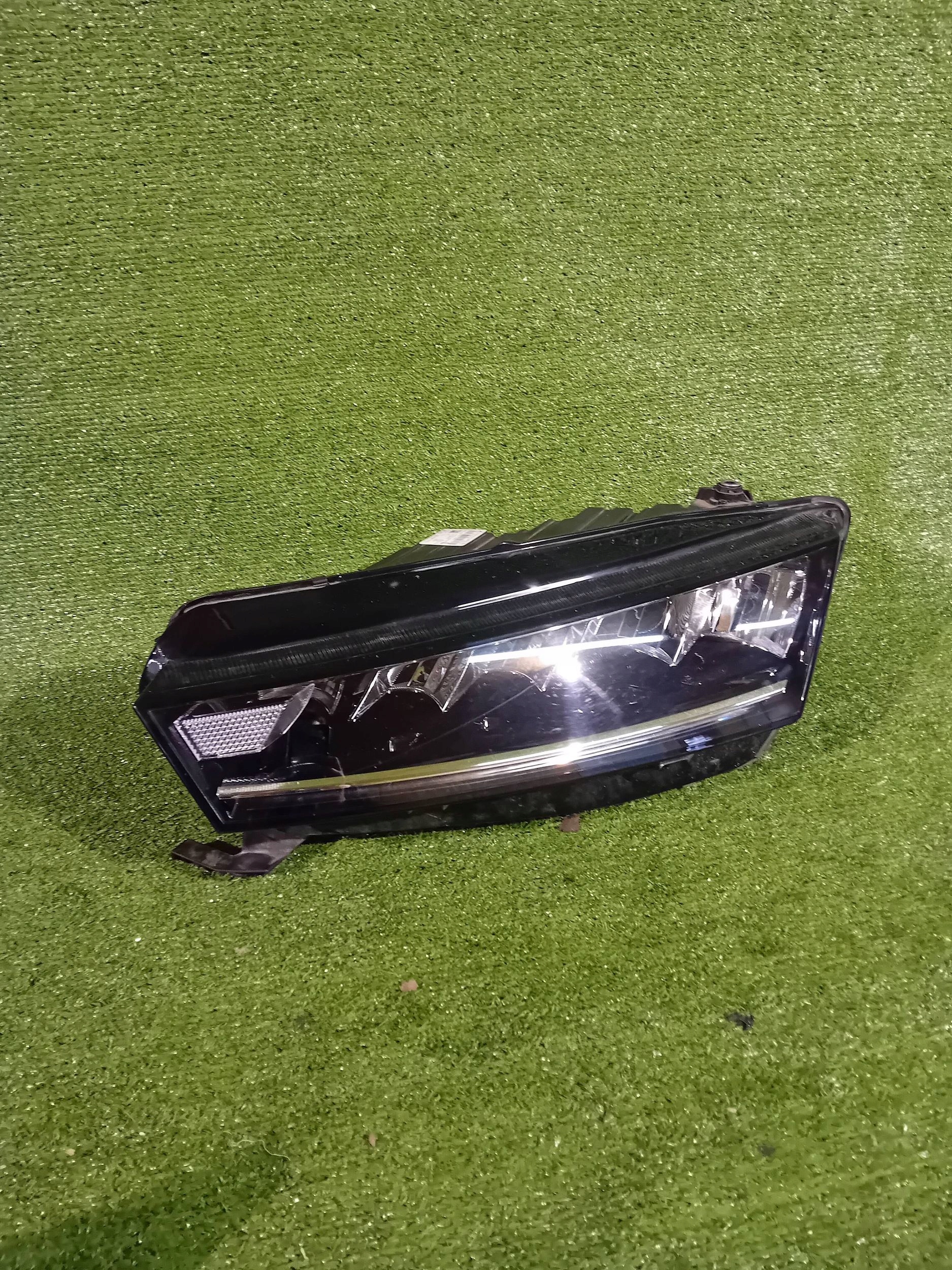 REFLEKTOR links vorne SKODA OCTAVIA IV 20 - FULL LED NR.835