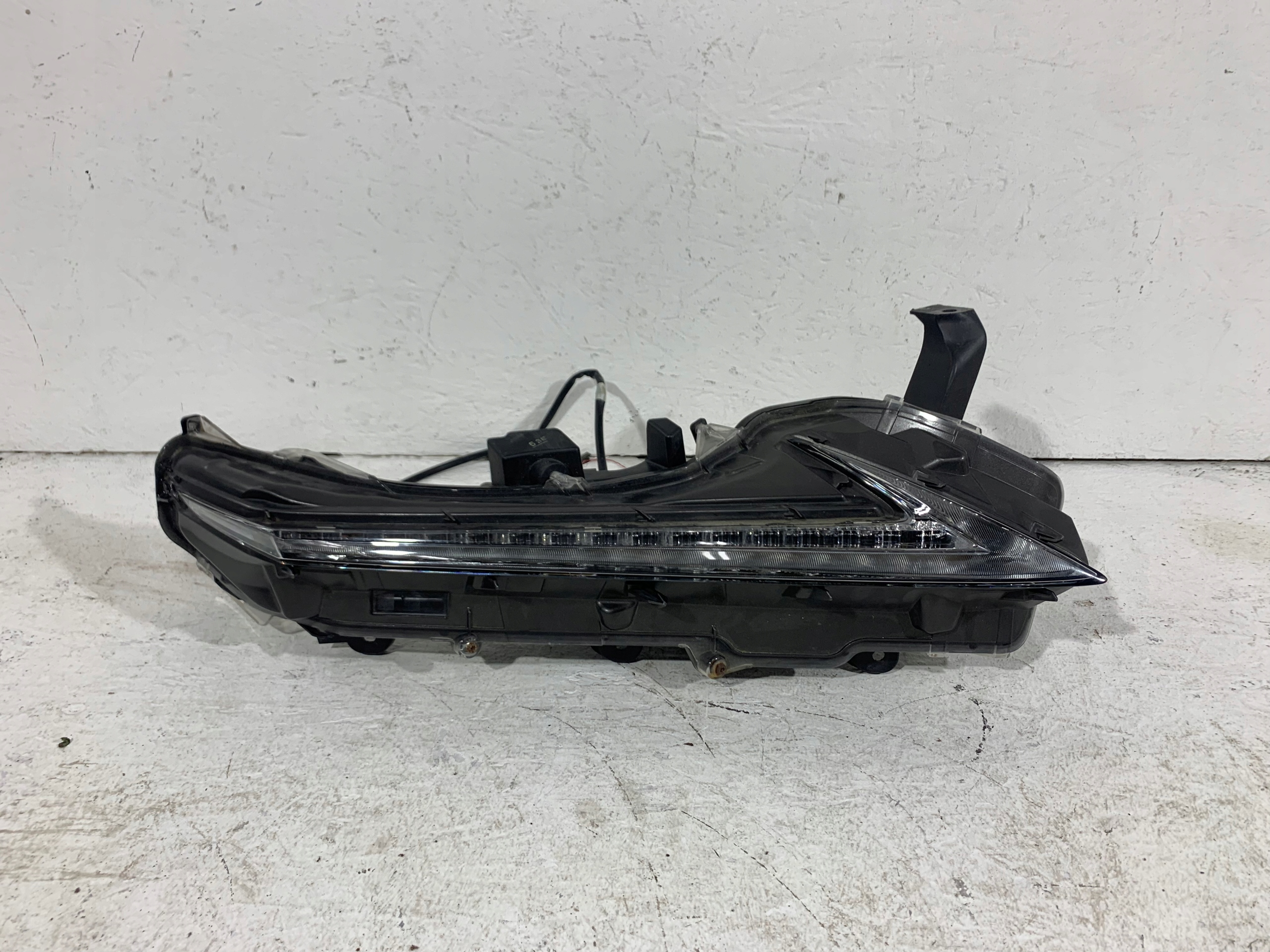 LEXUS IS 250 300 LIFT 16-СВІТЛОДІОДНА ЛАМПА DRL ПРАВА