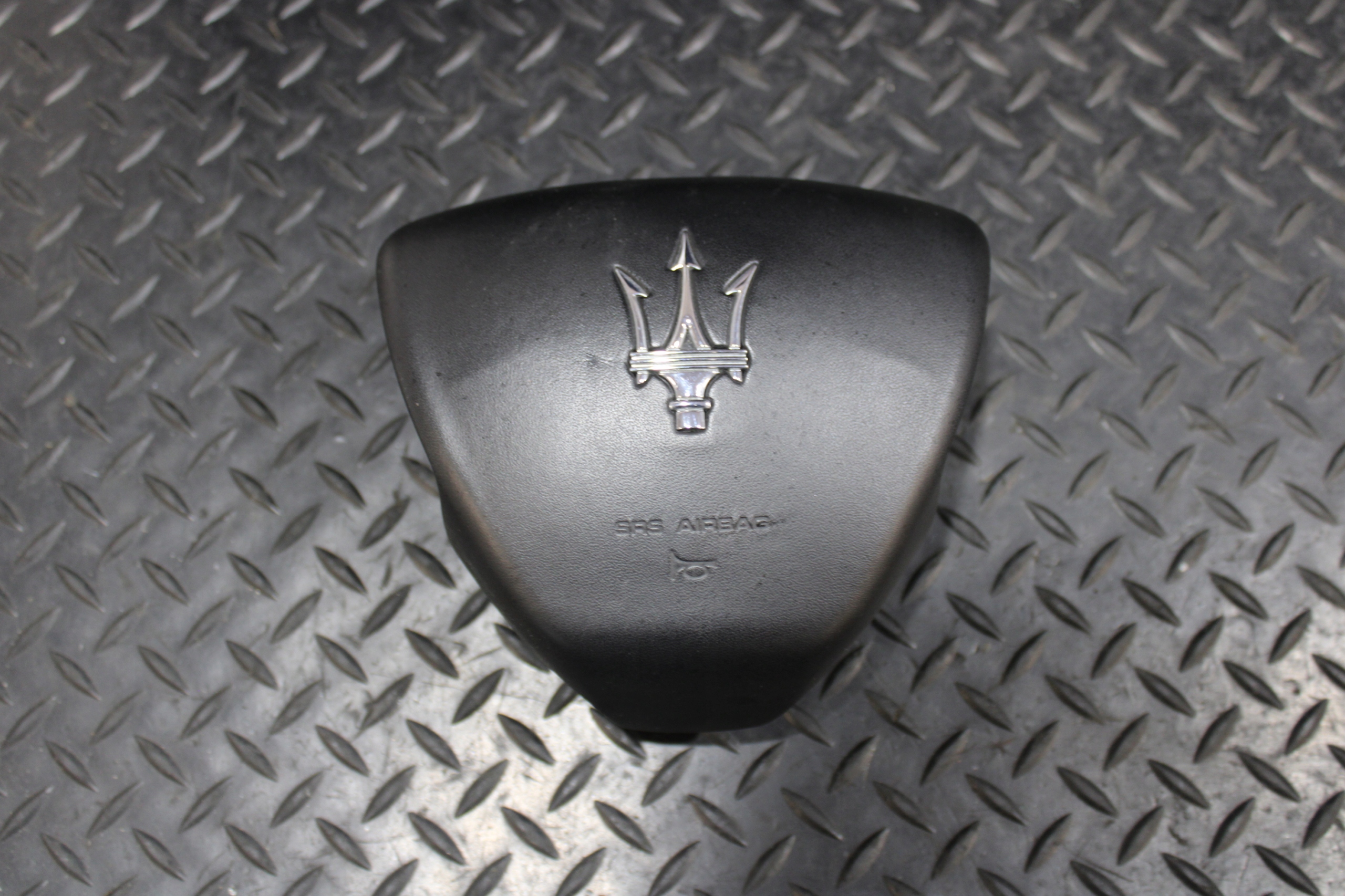 dashboard console airbag airbags red MASERATI LEVANTE M161
