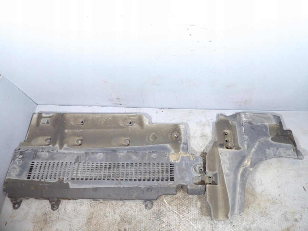 DACIA DUSTER II LIFT cover chassis right 748146335R