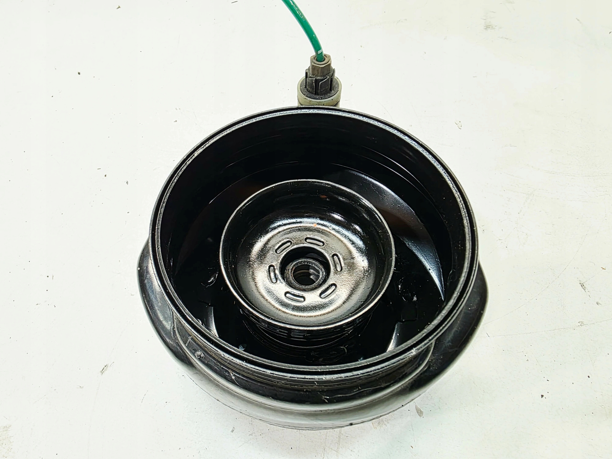 holder upper of a shock absorber right front AUDI Q5 FY 309515501D