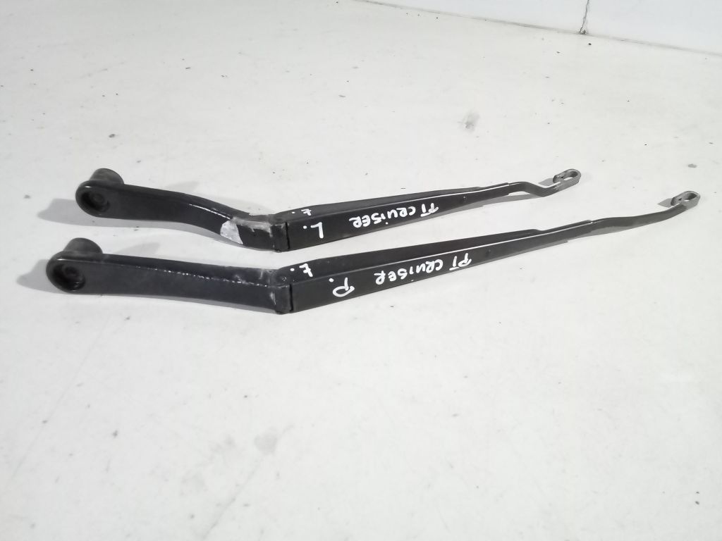 Chrysler PT Cruiser wiper arms front