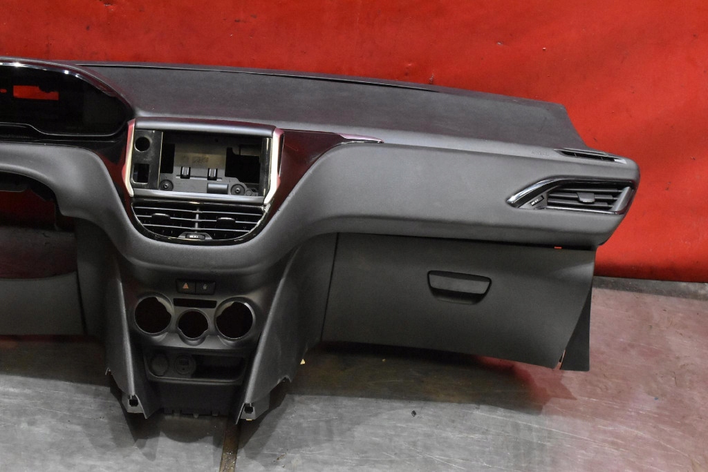 dashboard instrument panel console cockpit airbag EU PEUGEOT 208 1 and 12-16