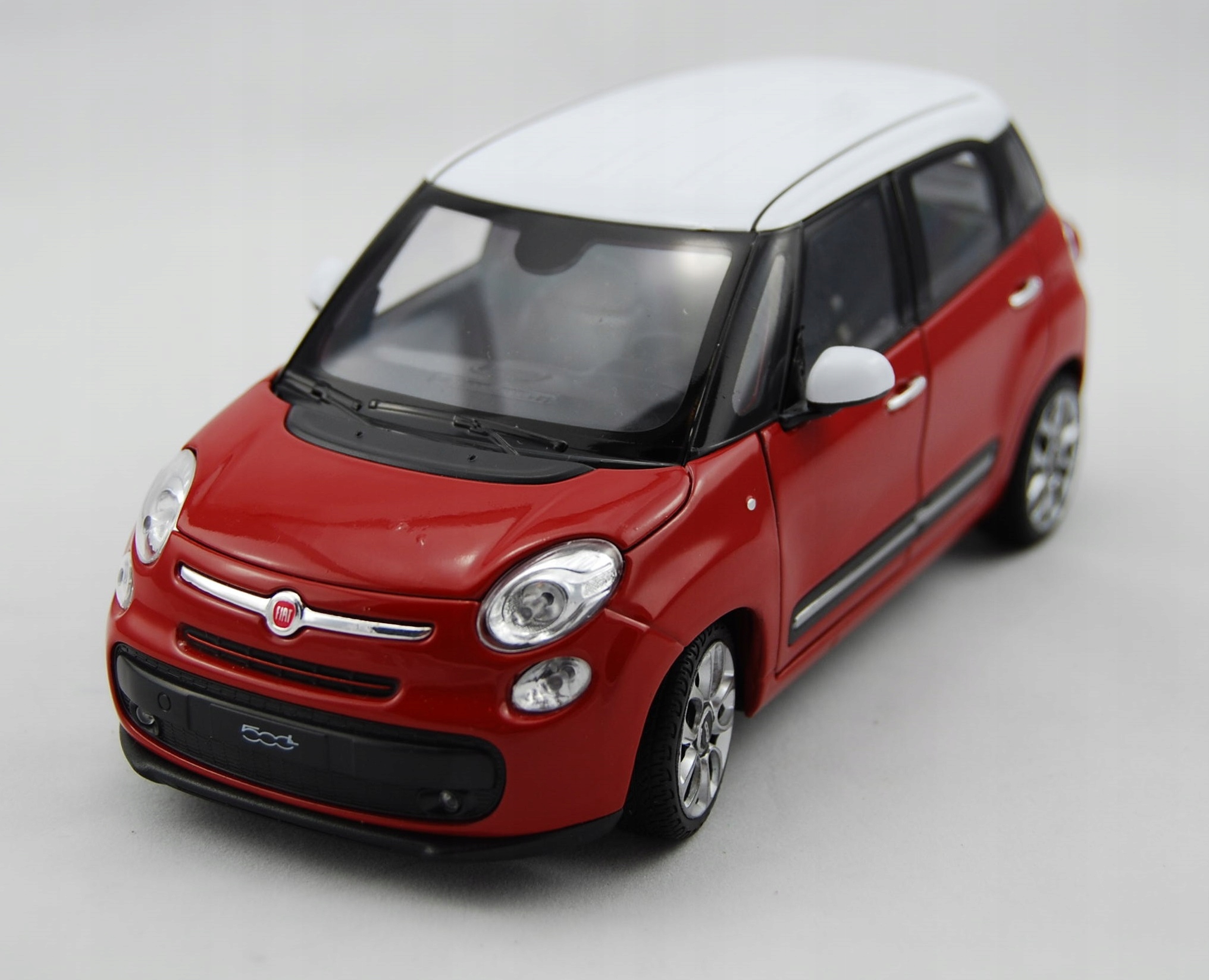 Welly 2013 Fiat 500L Červená 1:24 Nový Kovový Model